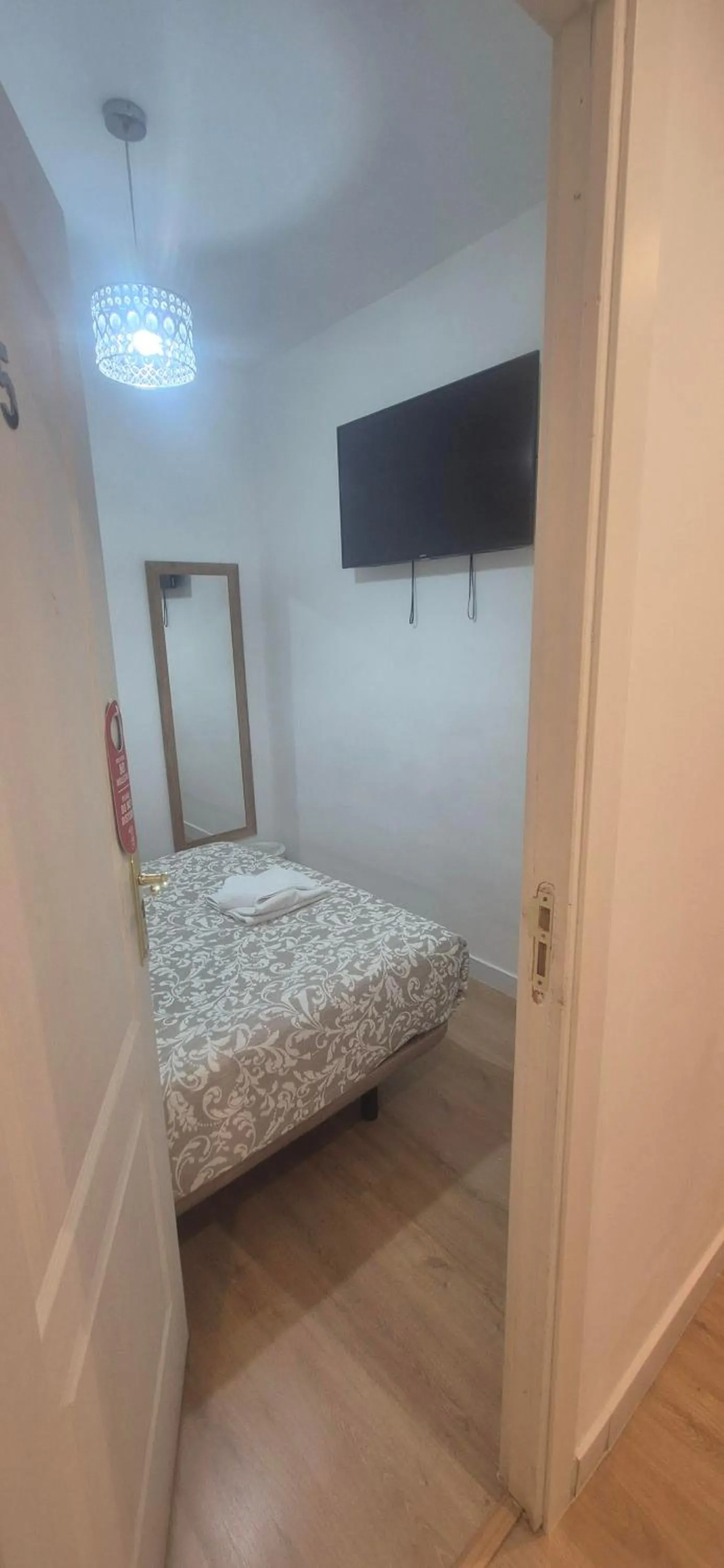 Bed in Hostal New Life Madrid