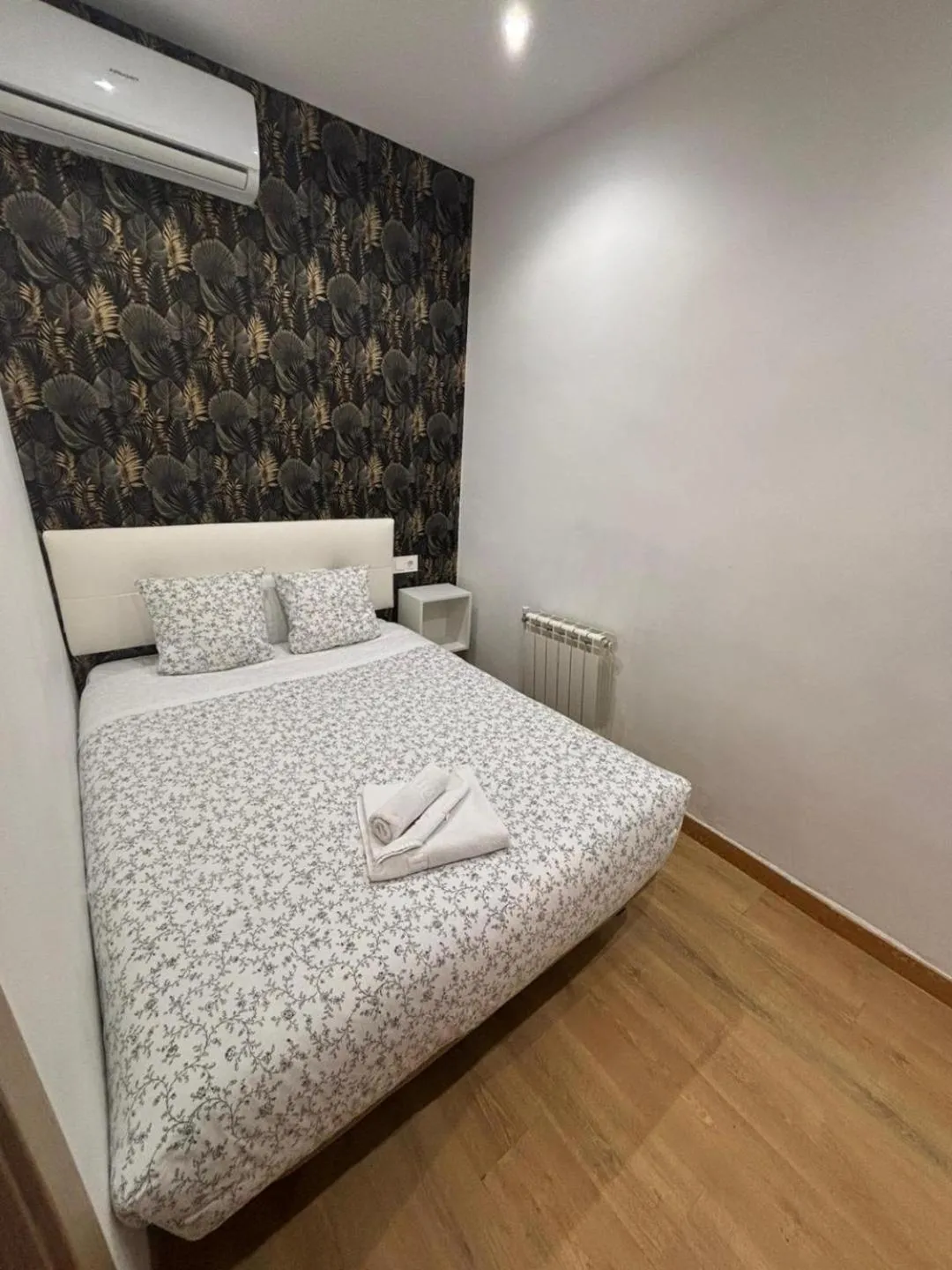 Bedroom, Bed in Hostal New Life Madrid