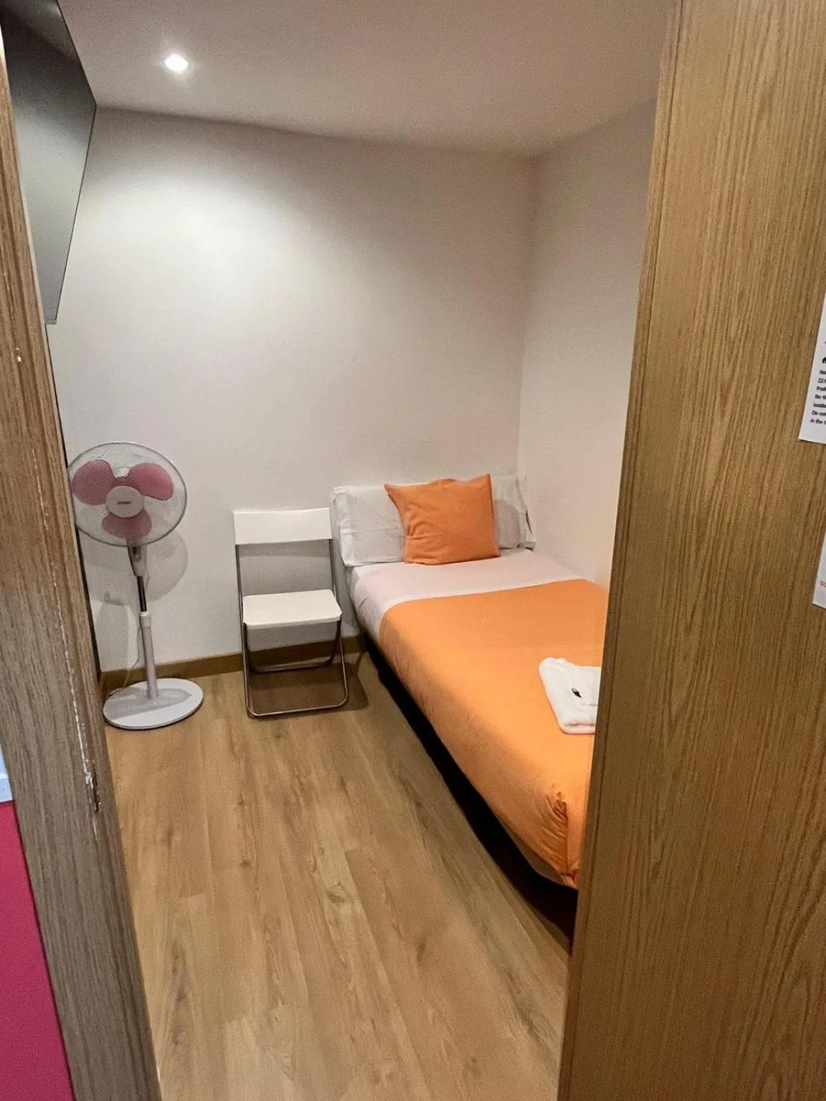 Bed in Hostal New Life Madrid