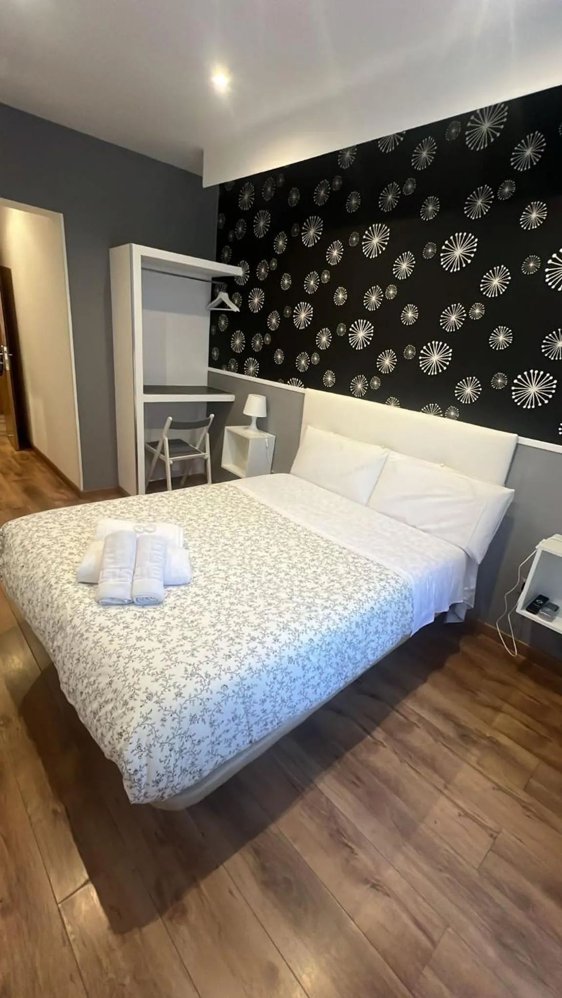 Photo of the whole room, Bed in Hostal New Life Madrid