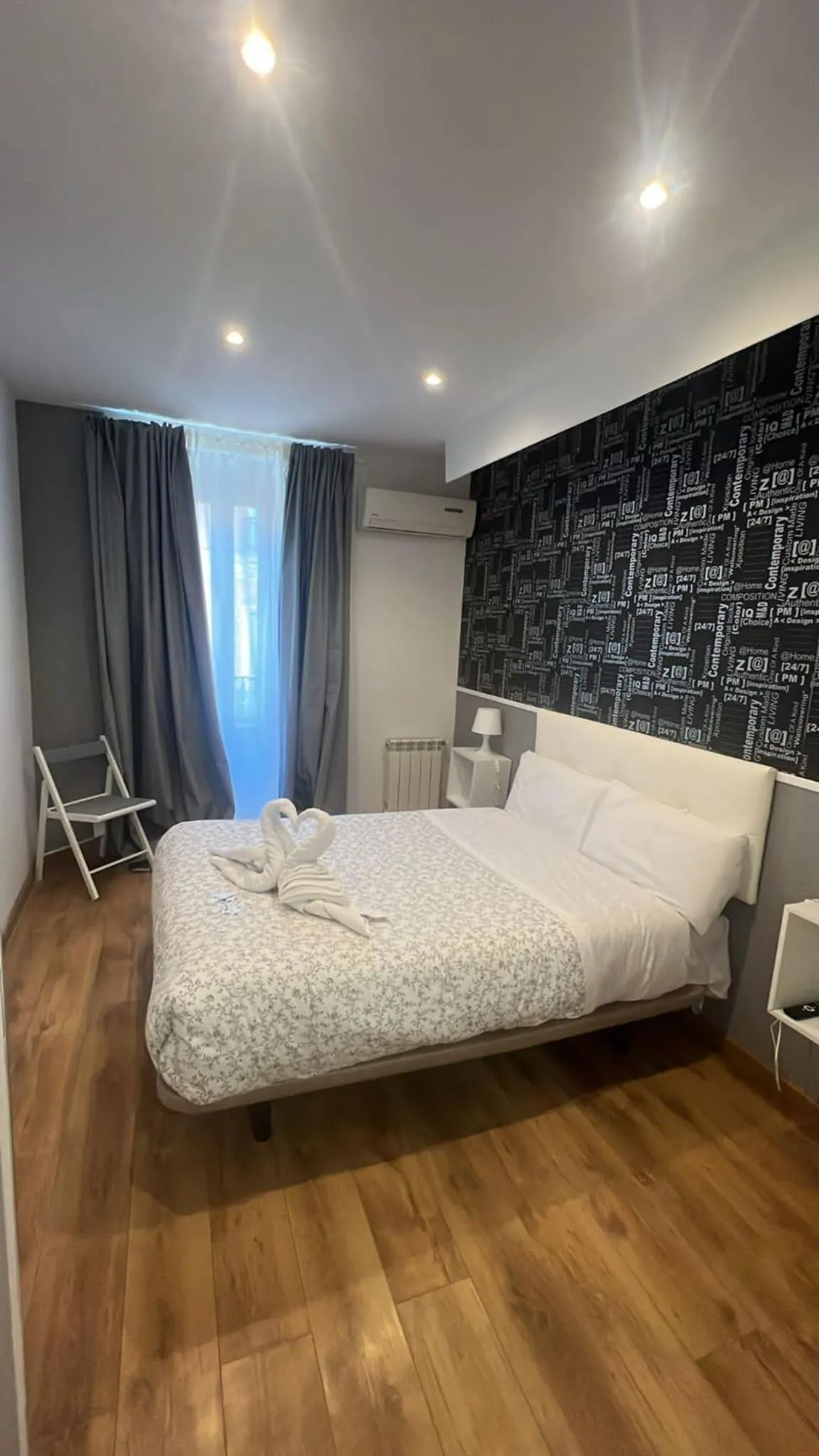 Balcony/Terrace, Bed in Hostal New Life Madrid