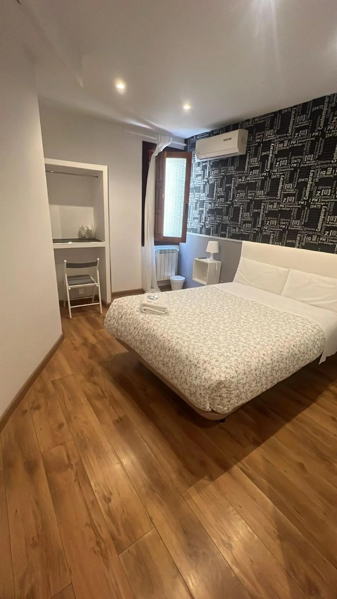 Bed in Hostal New Life Madrid