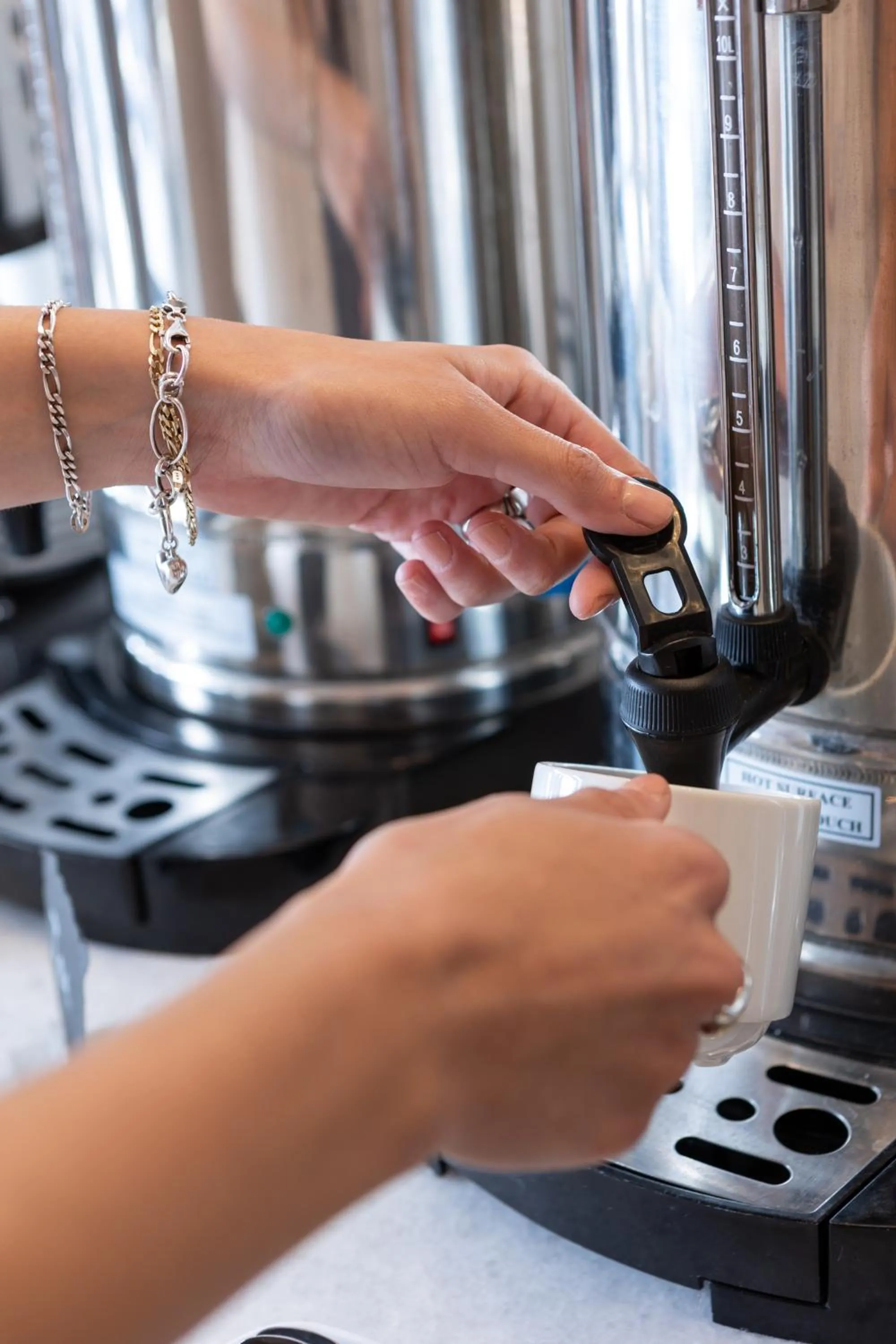Coffee/tea facilities in The "L" Suites & Apartments