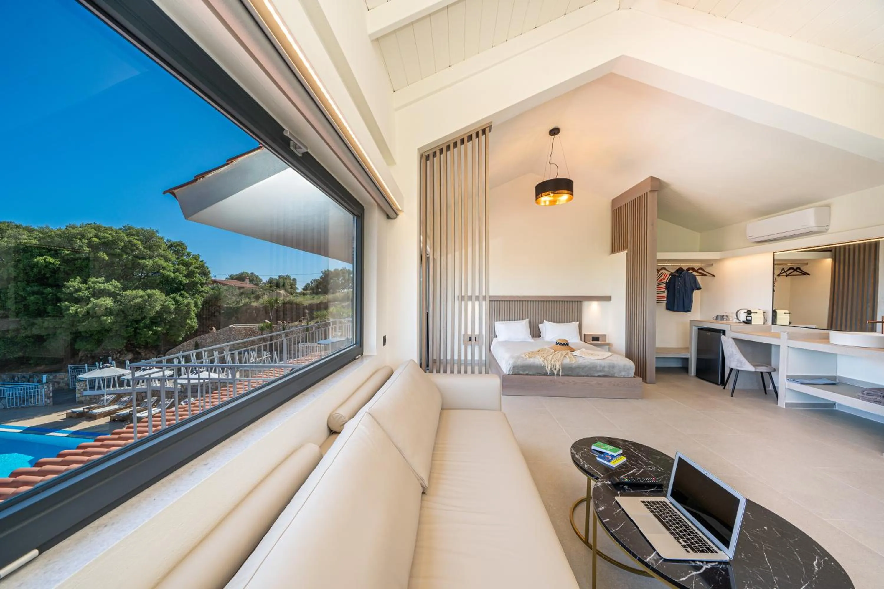 Patio, Bed in The "L" Suites & Apartments