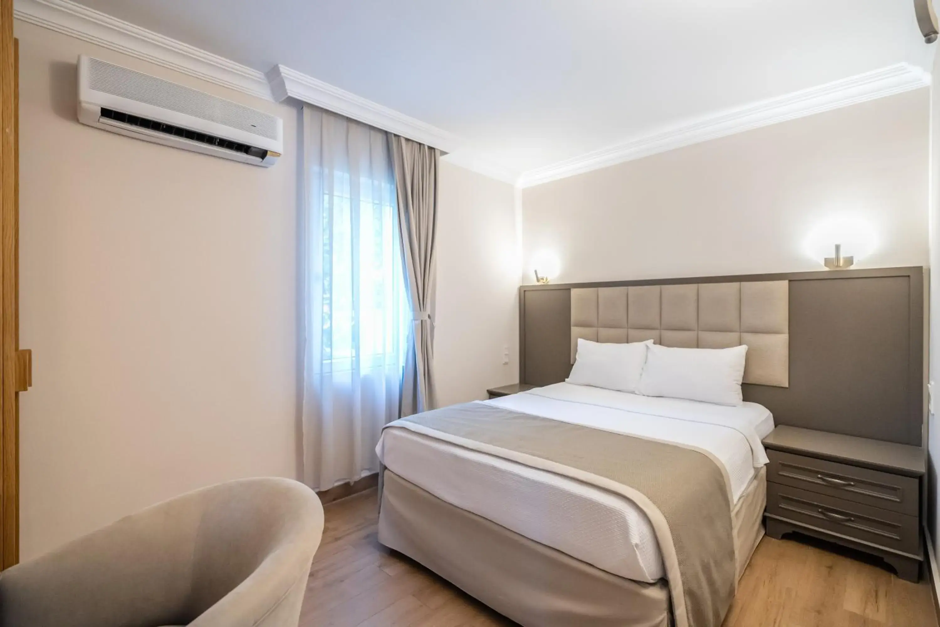 Bedroom, Bed in Moonshine Hotel & Suites Bedroom, Bed in Moonshine Hotel & Suites