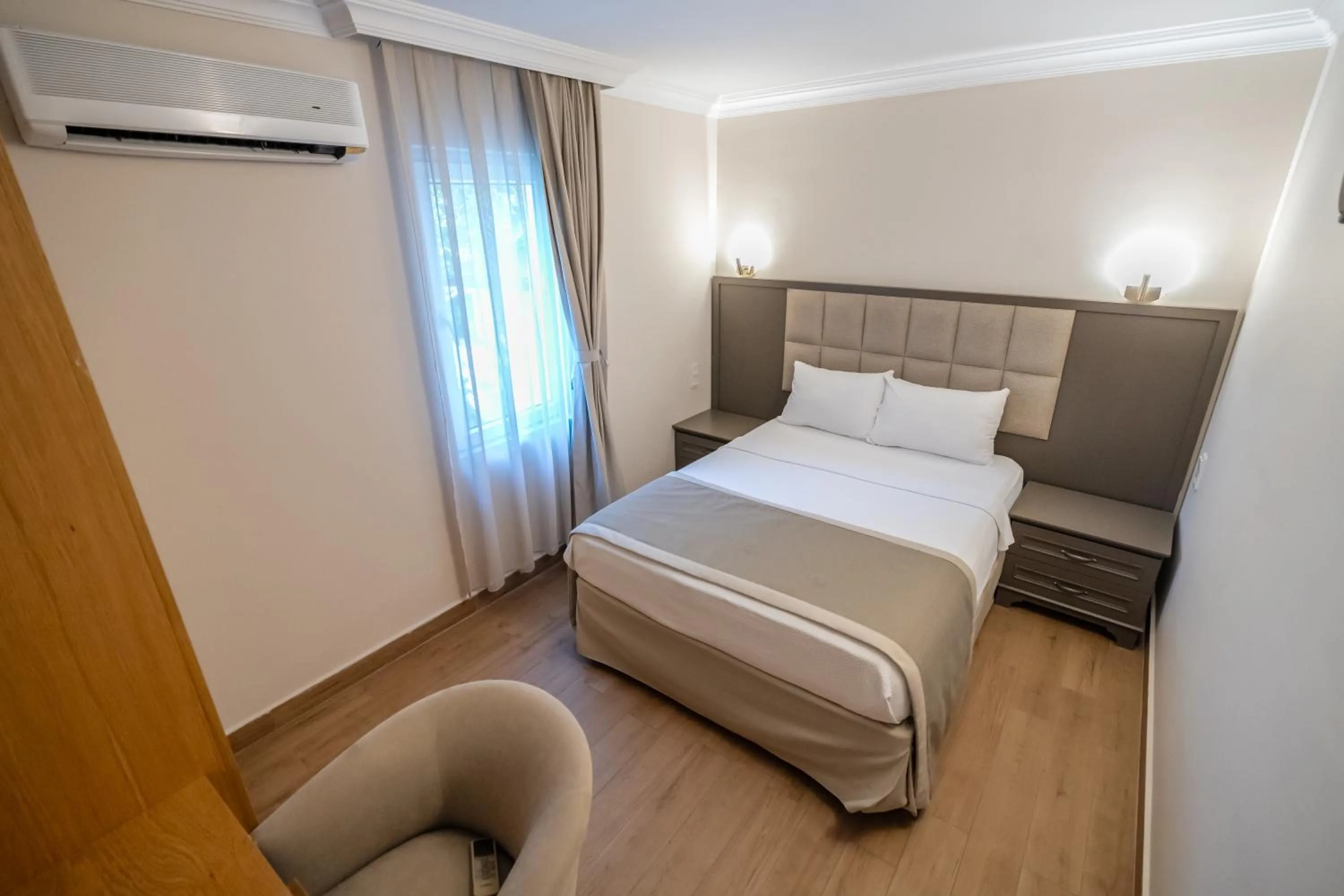 Bedroom, Bed in Moonshine Hotel & Suites