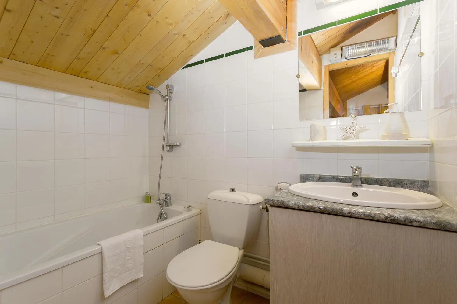 Bathroom in Madame Vacances les Chalets des Alpages