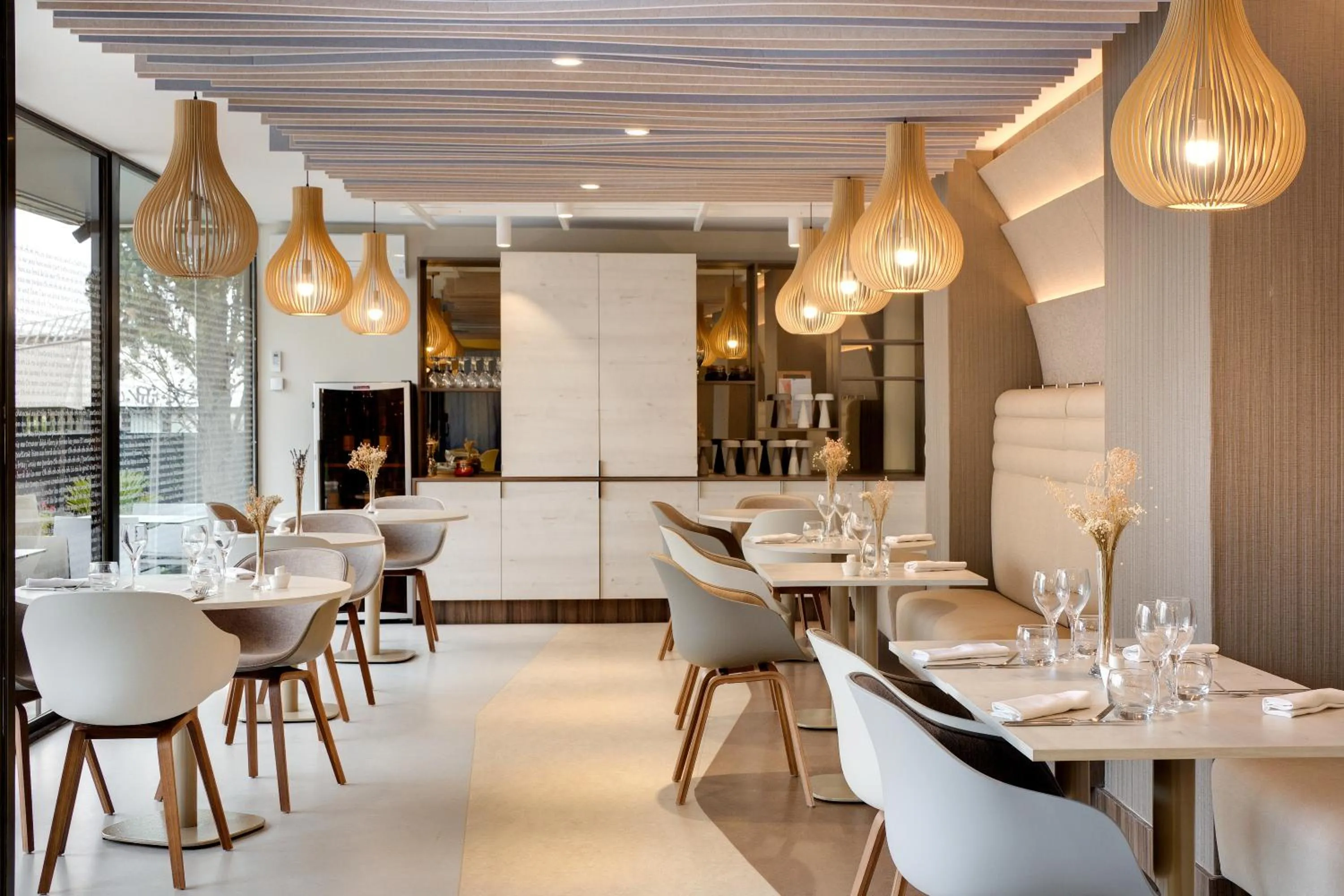 Restaurant/places to eat in Mercure Montpellier Centre Comédie