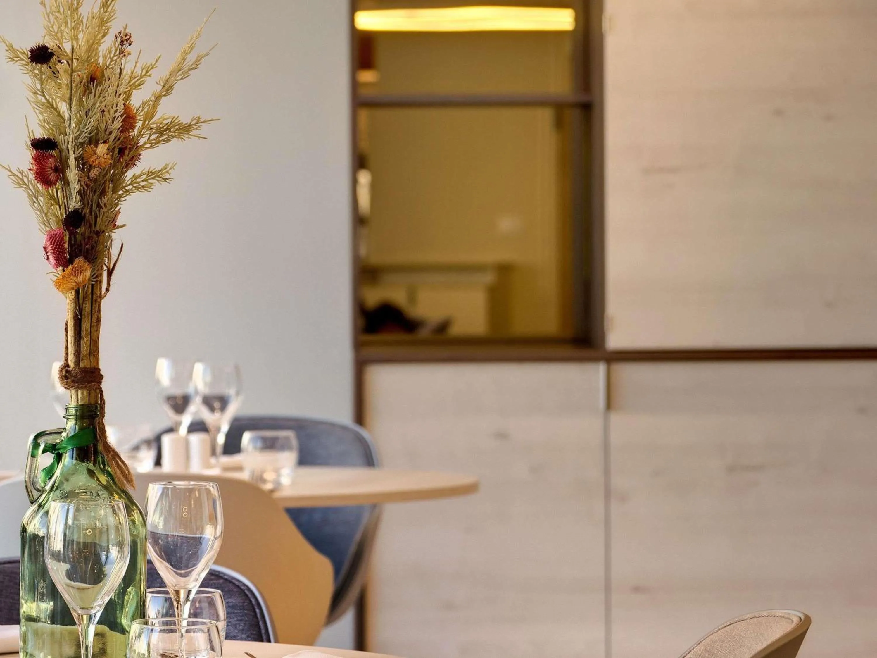 Restaurant/places to eat in Mercure Montpellier Centre Comédie