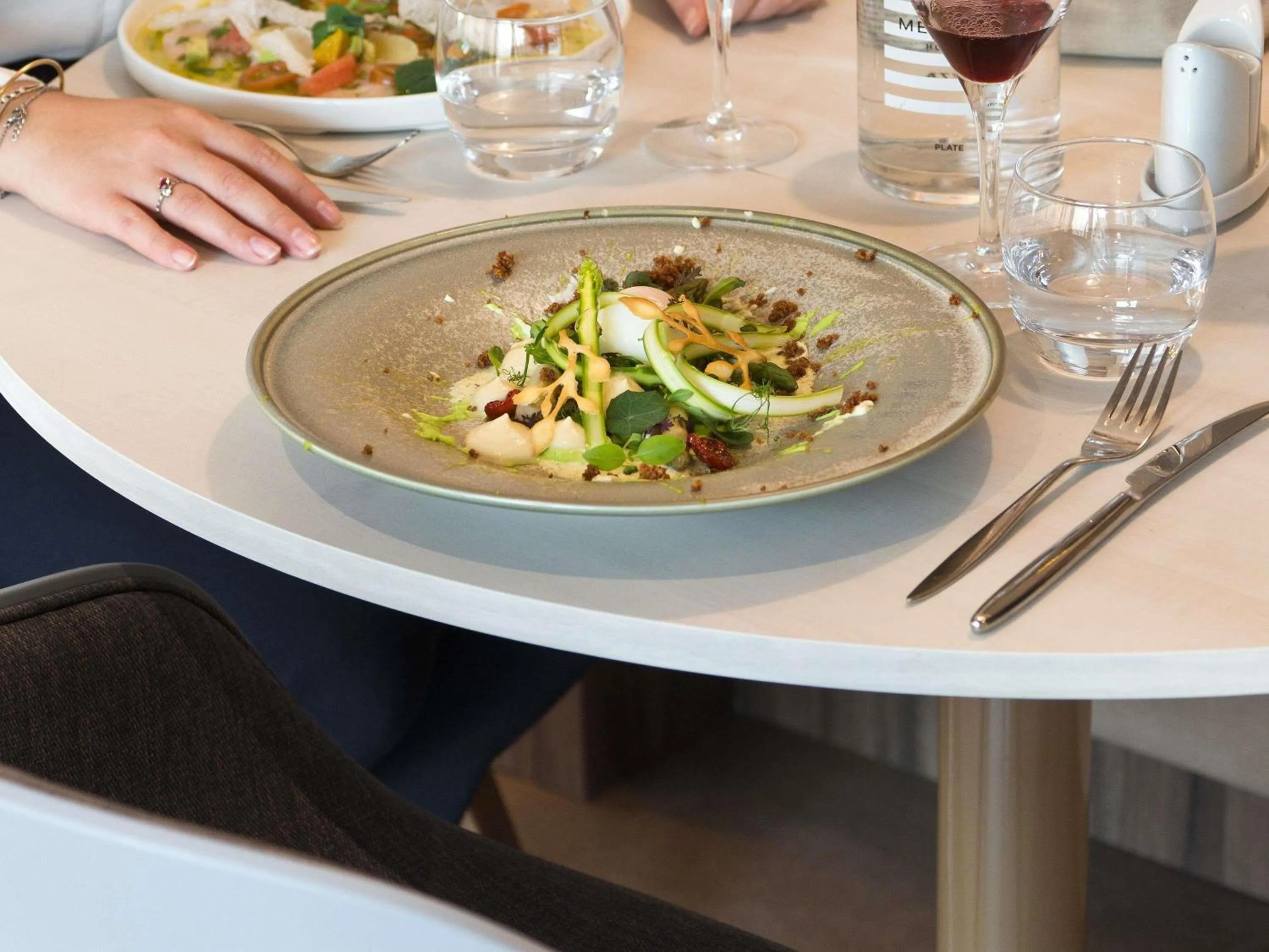 Restaurant/places to eat in Mercure Montpellier Centre Comédie