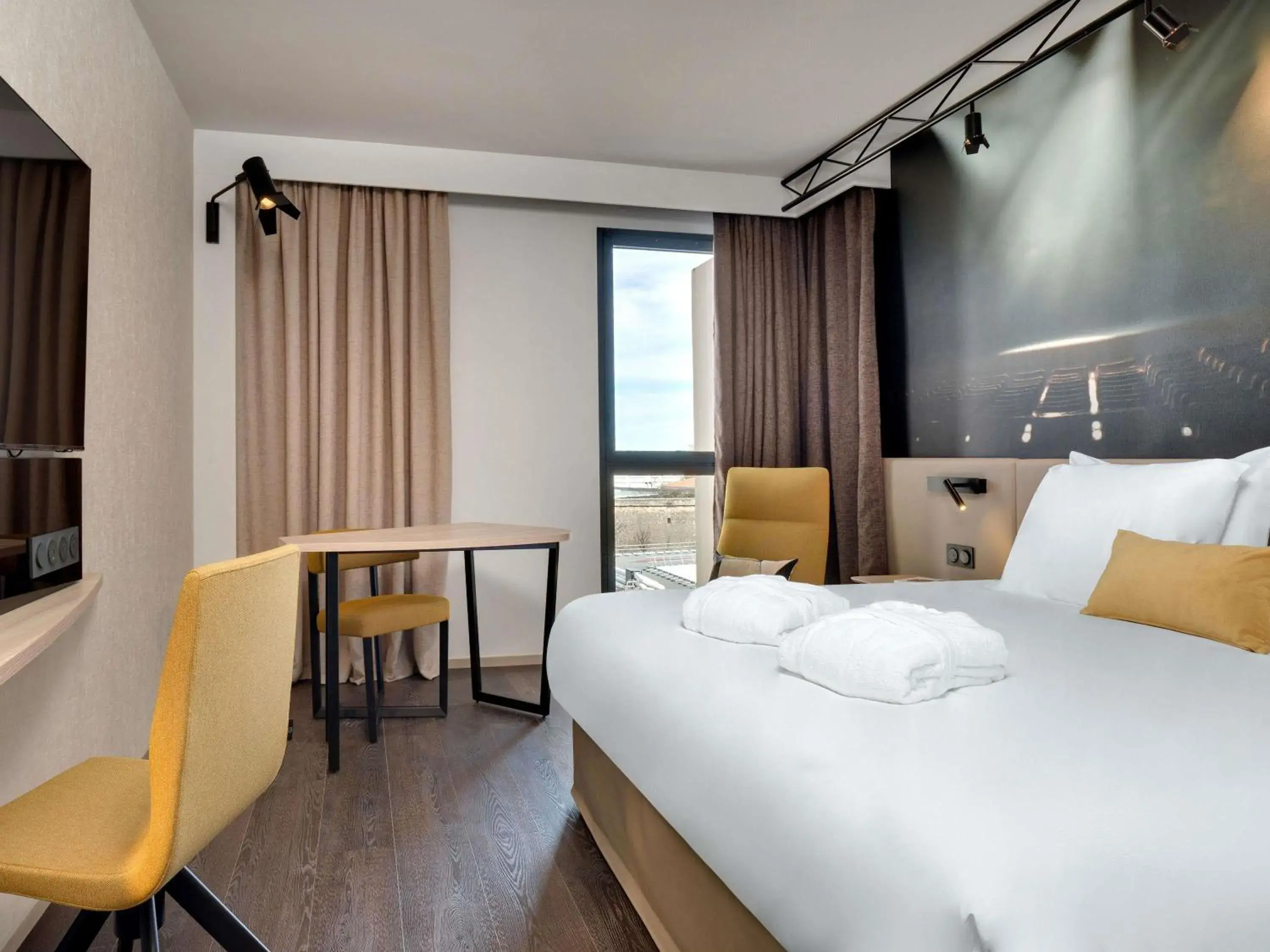 Bedroom, Bed in Mercure Montpellier Centre Comédie Bedroom, Bed in Mercure Montpellier Centre Comédie