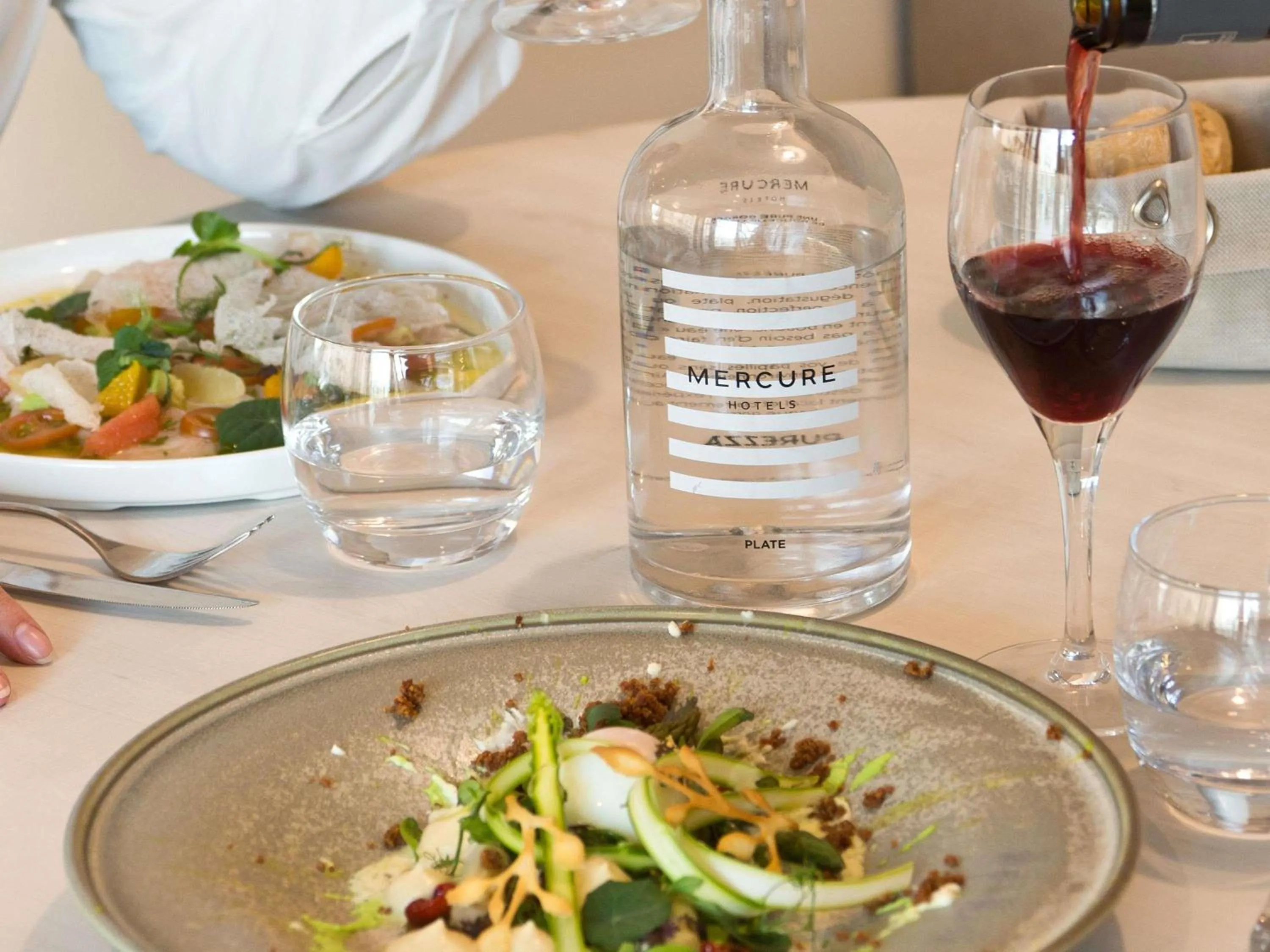 Restaurant/places to eat in Mercure Montpellier Centre Comédie