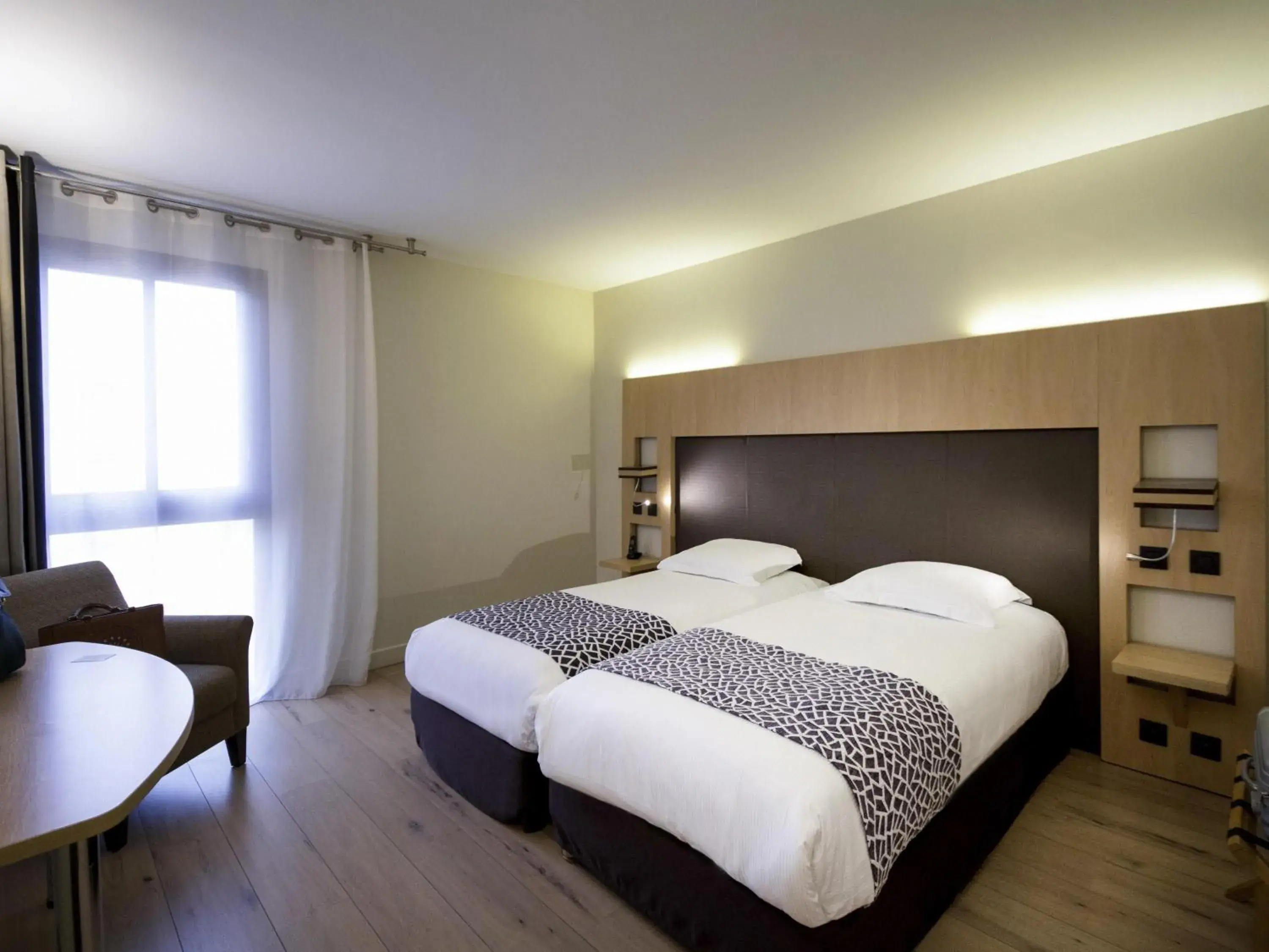 Bedroom, Bed in Mercure Montpellier Centre Comédie Bedroom, Bed in Mercure Montpellier Centre Comédie