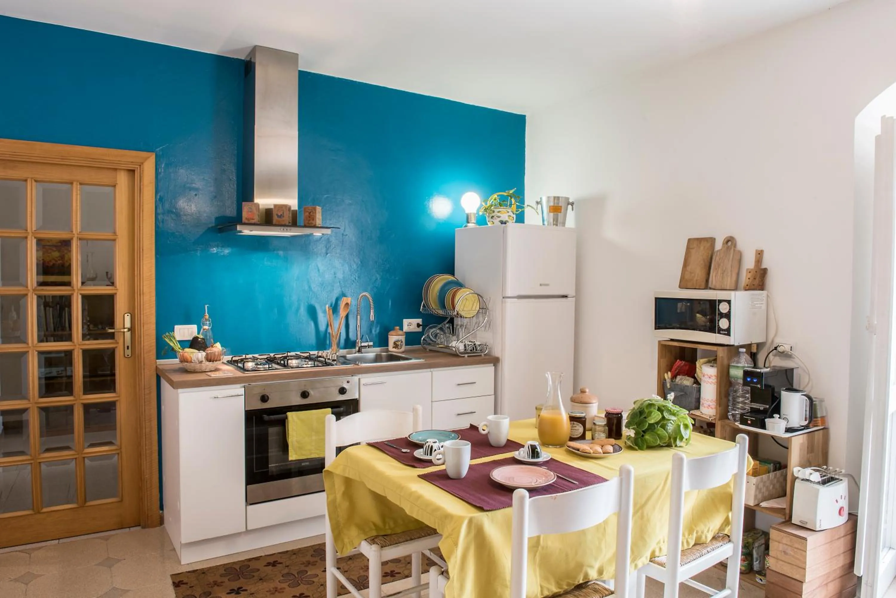Communal kitchen in B.I.C. (bnb in centro)