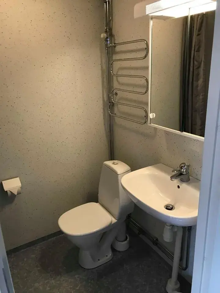 Twin Room with Private Bathroom in Karlshamn Vandrarhem och Hotell Twin Room with Private Bathroom in Karlshamn Vandrarhem och Hotell