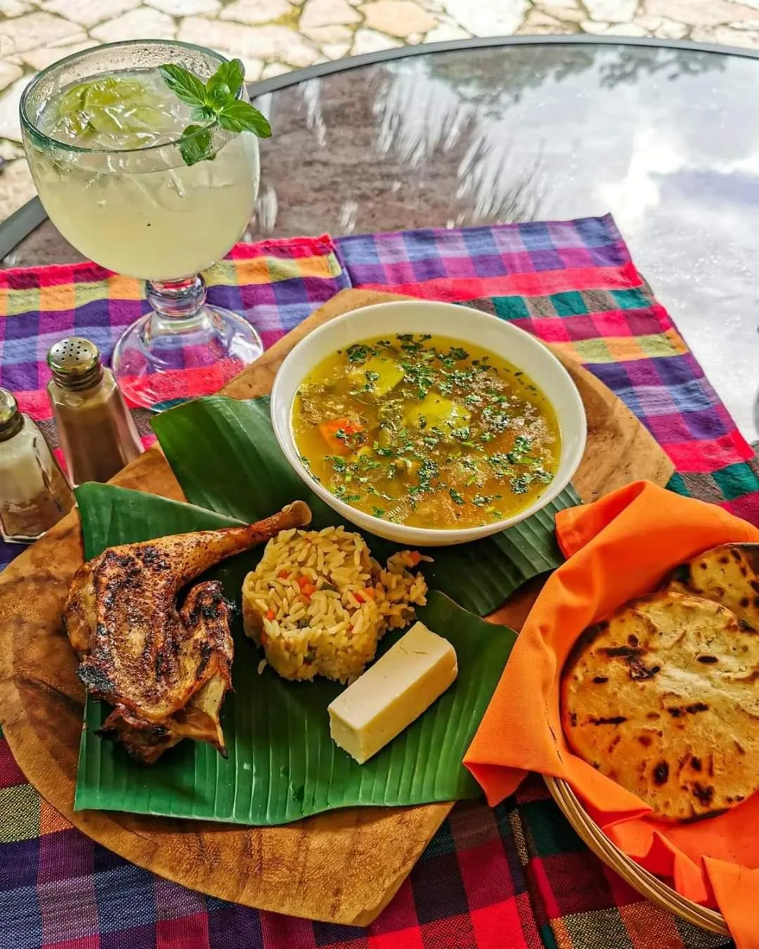 Restaurant/places to eat in Los Almendros de San Lorenzo