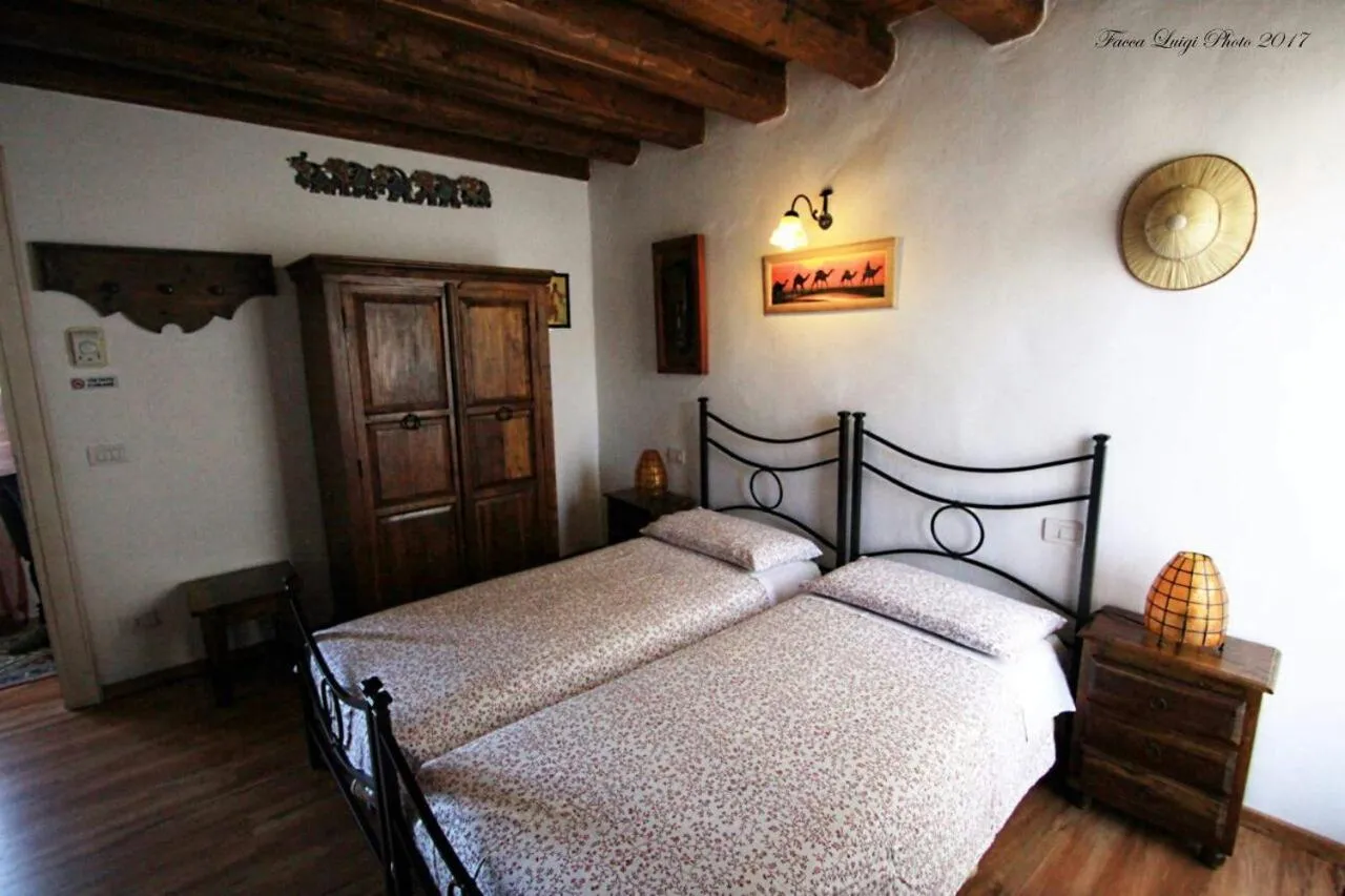 Photo of the whole room, Bed in Albergo Julienne