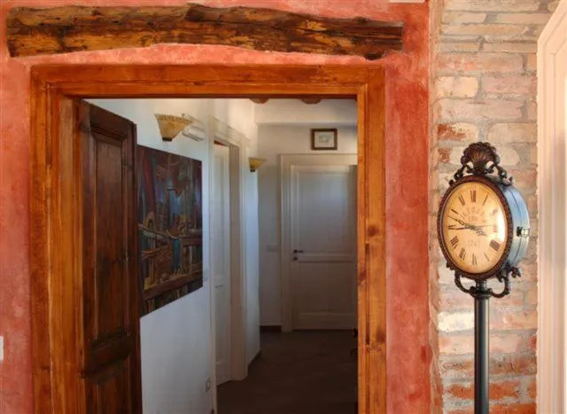 Decorative detail in Albergo Julienne