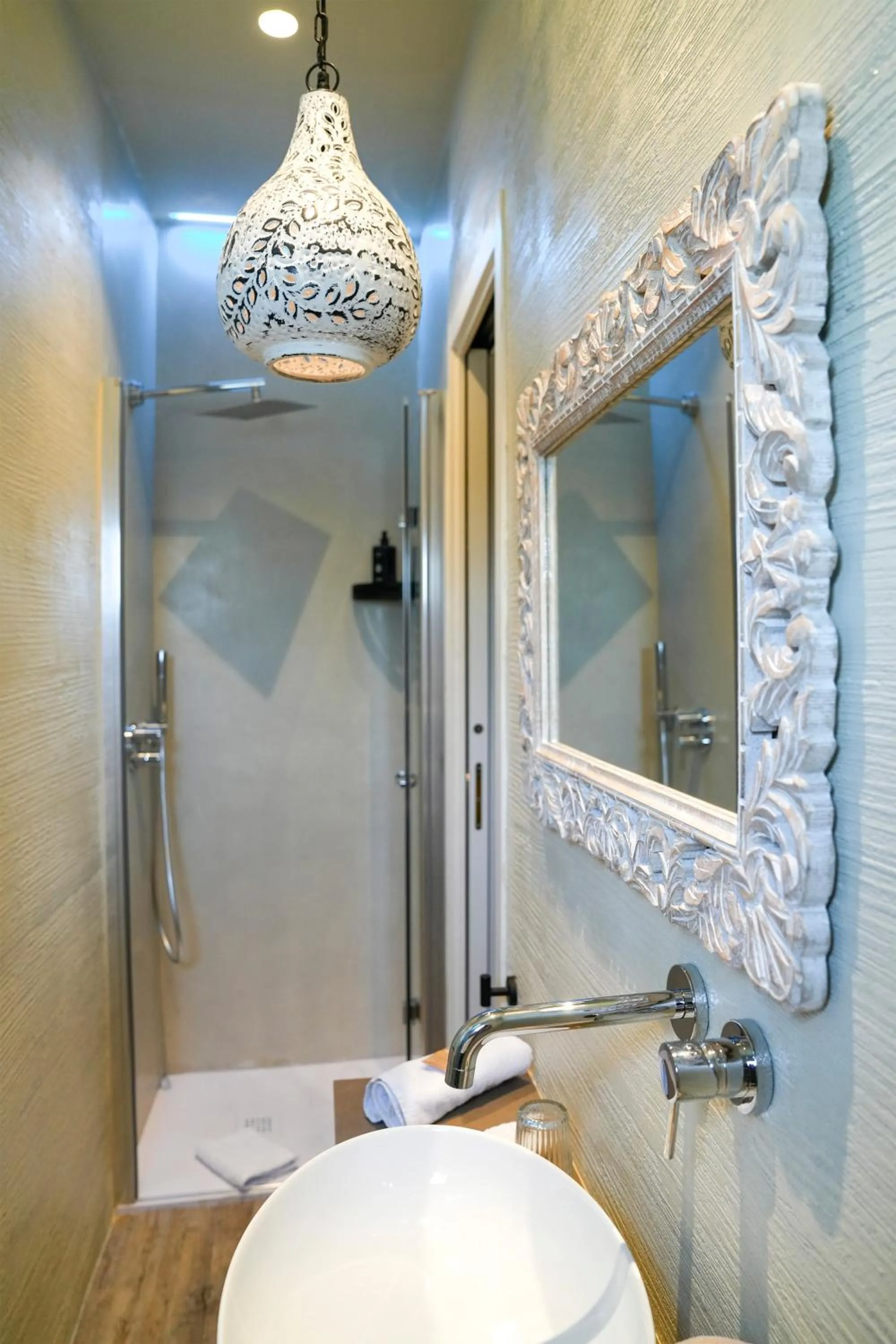 Bathroom in Hotel Thea