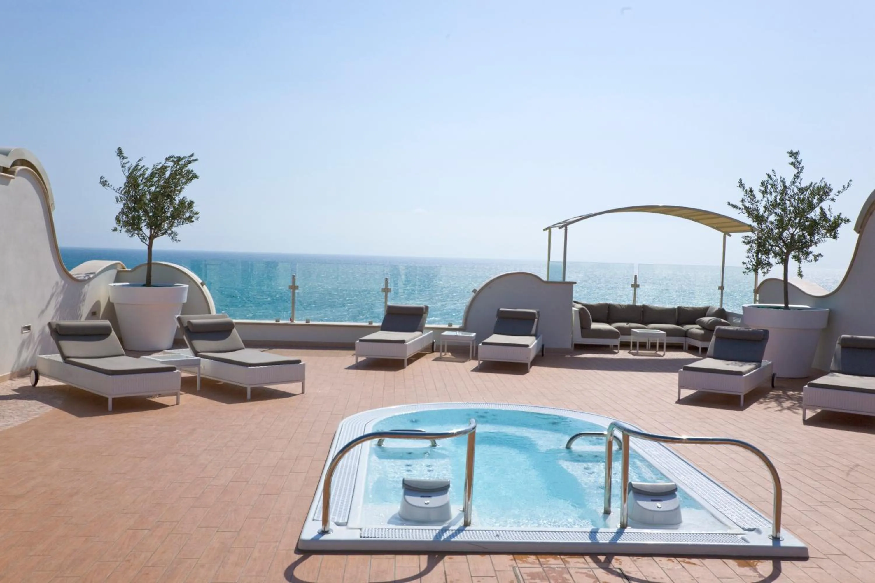 Swimming pool in Smeraldo Suites & Spa