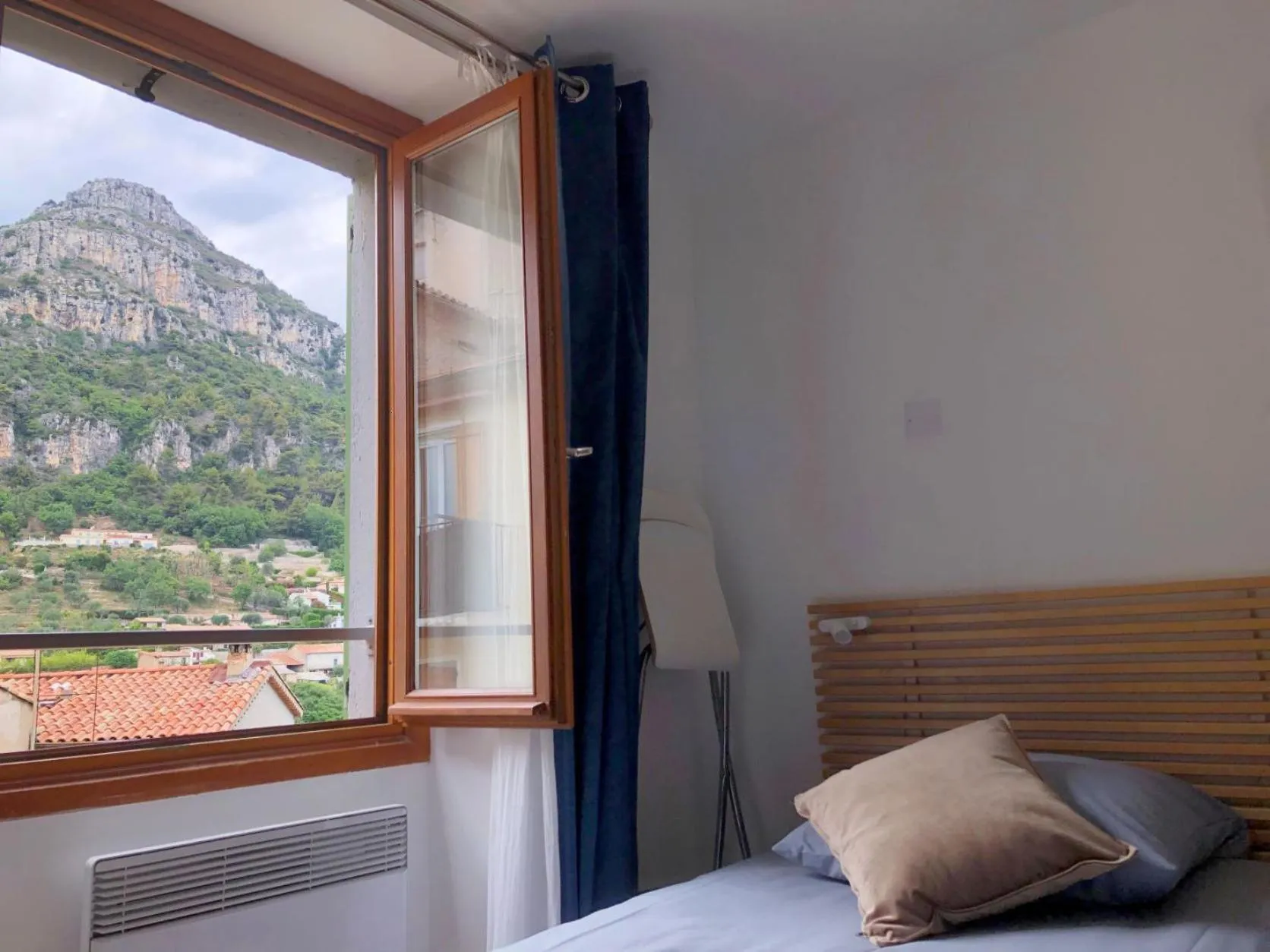 Bedroom, Bed in The frogs' house - Yoga Retreat