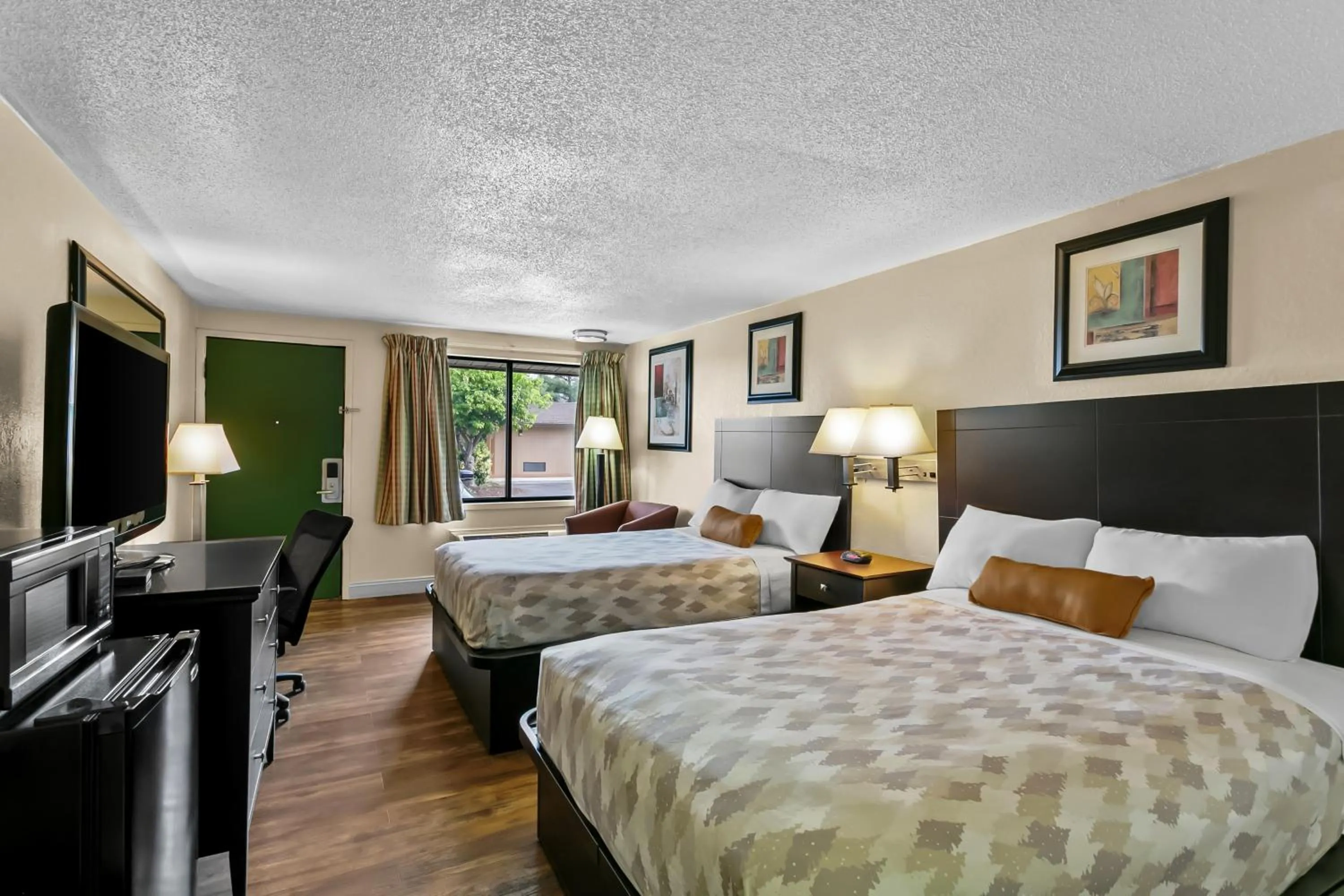 TV and multimedia, Bed in Americas Best Value Inn Martinsburg