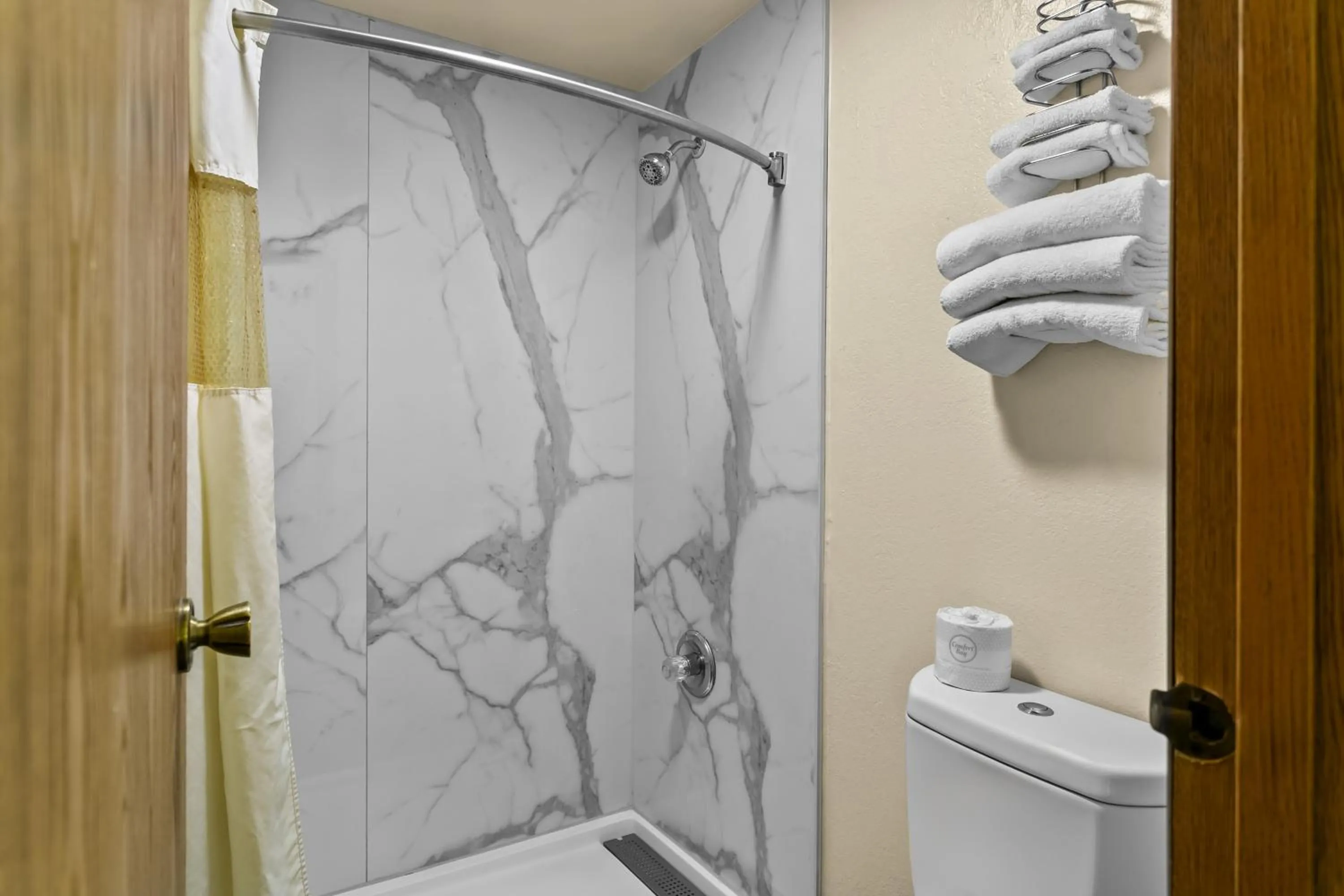 Bathroom in Americas Best Value Inn Martinsburg