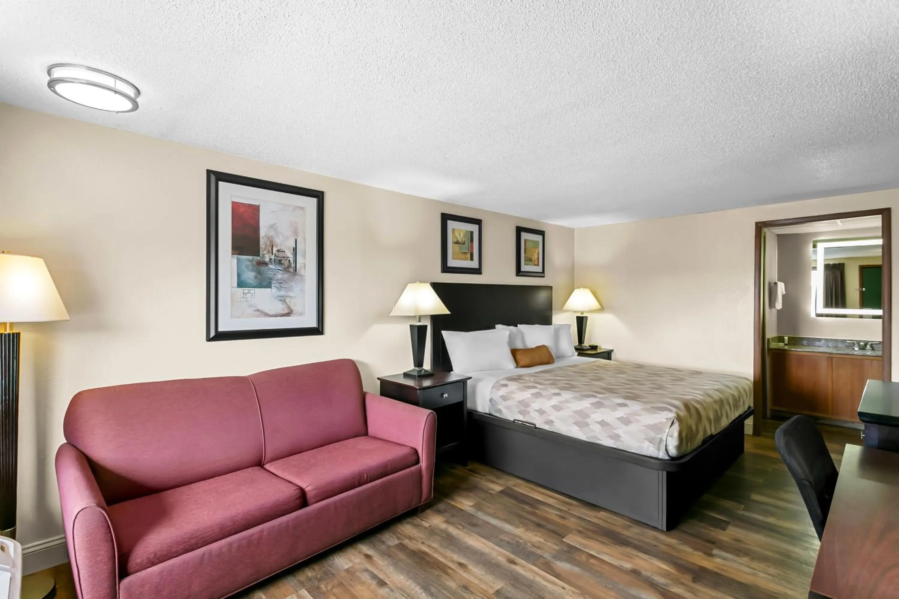 Photo of the whole room, Bed in Americas Best Value Inn Martinsburg