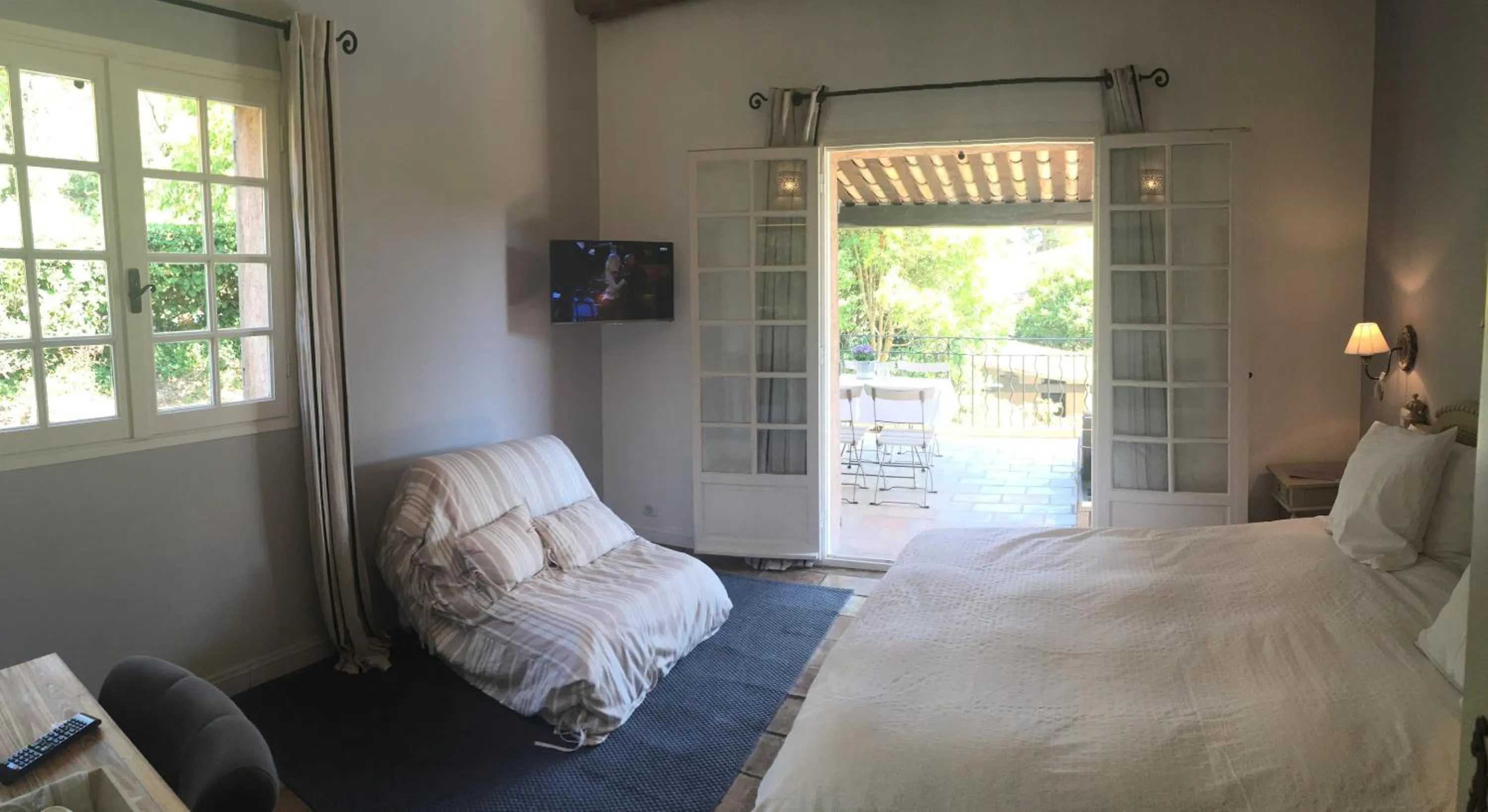 Double Room with Shower in Villa Saint Paul