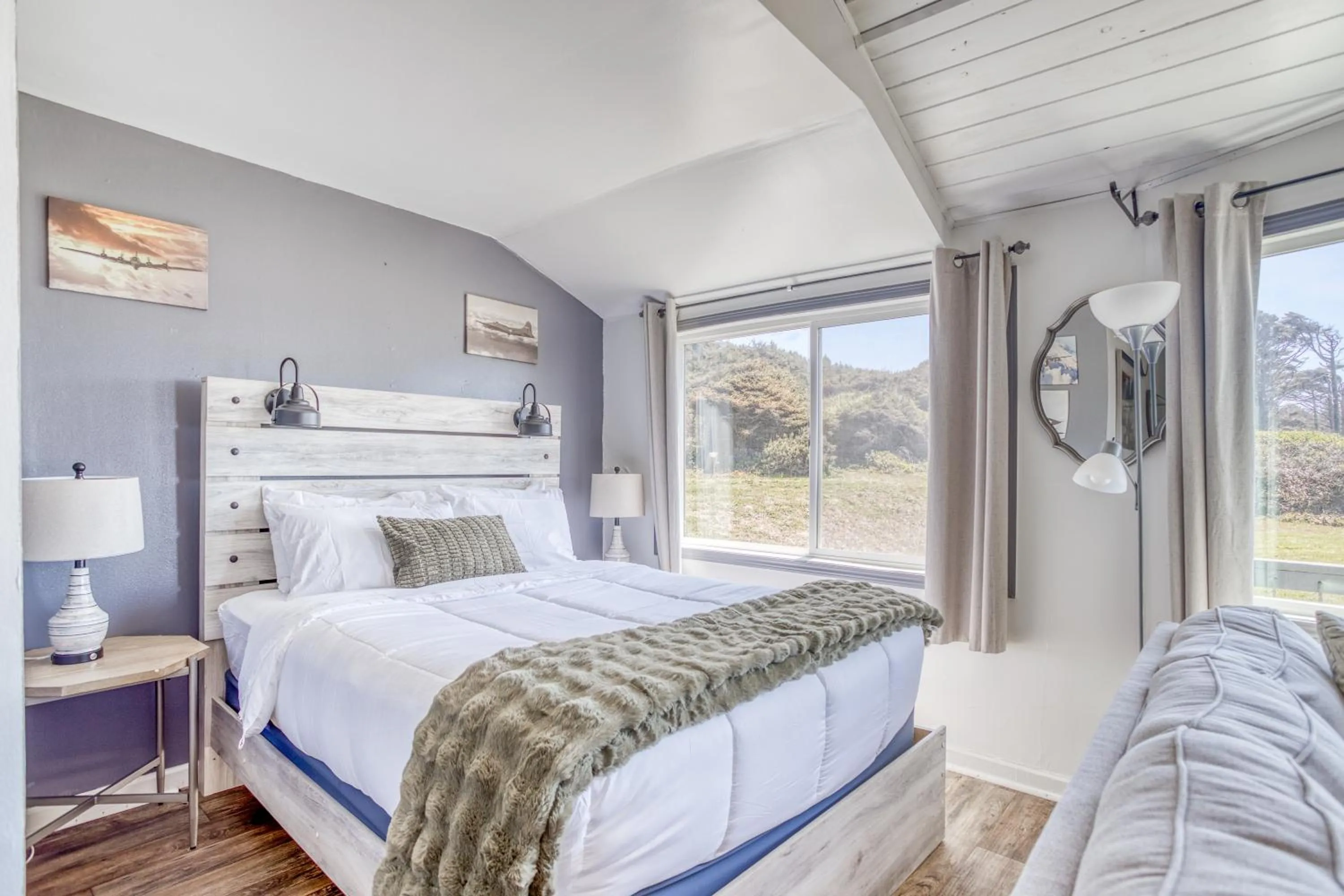 Bed in Moolack Shores Inn