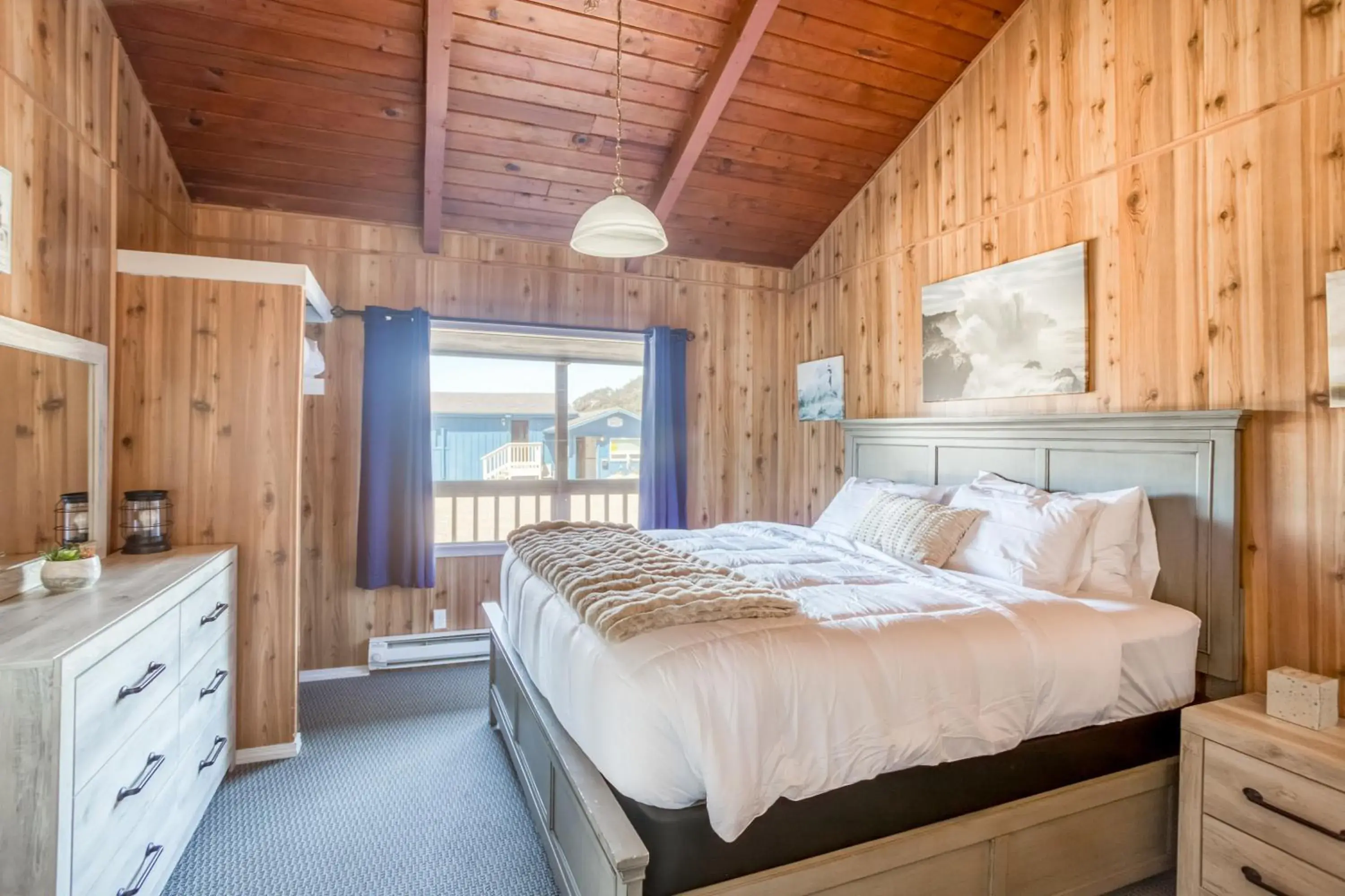 Photo of the whole room, Bed in Moolack Shores Inn Photo of the whole room, Bed in Moolack Shores Inn