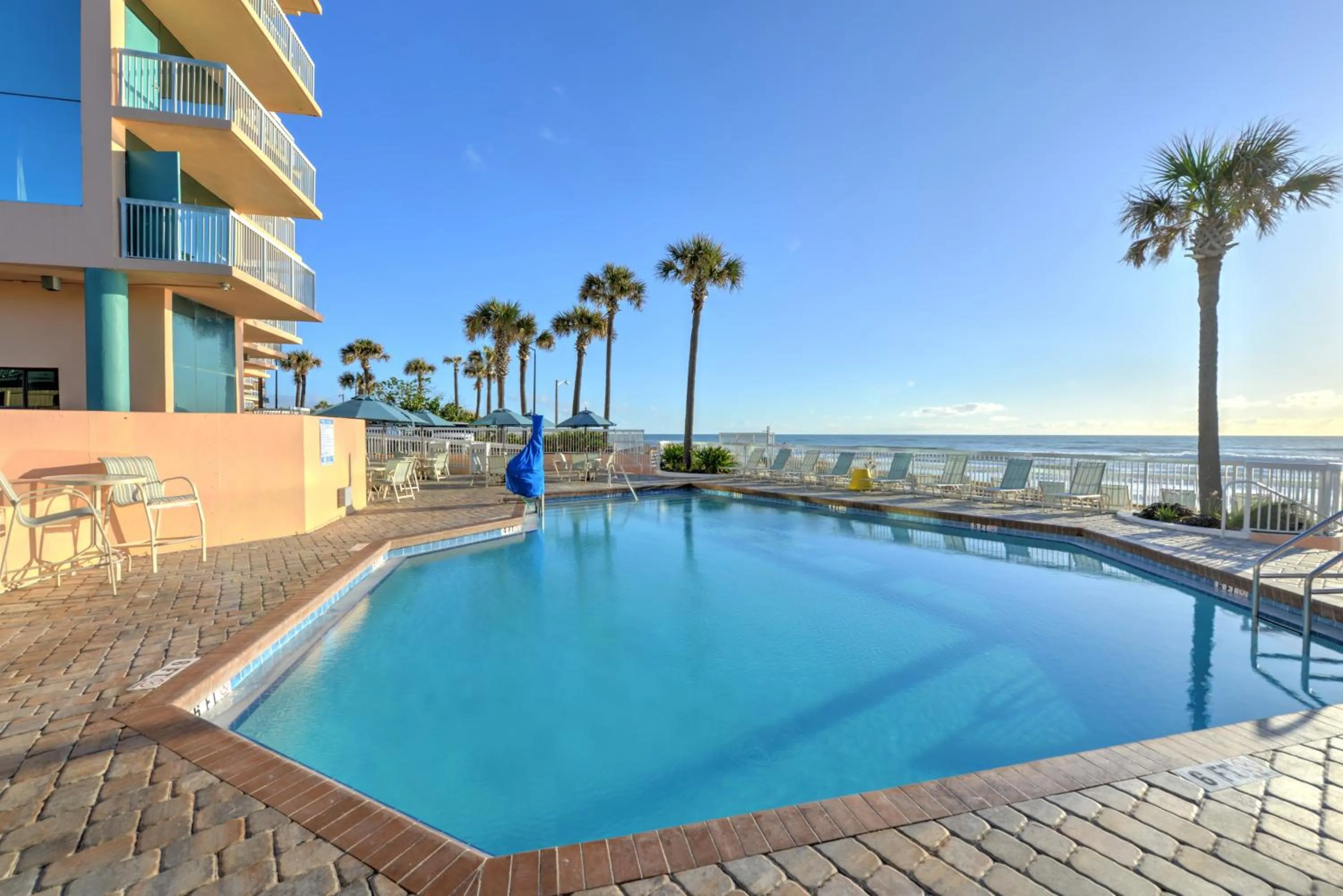 Swimming pool in Bahama House - Daytona Beach Shores
