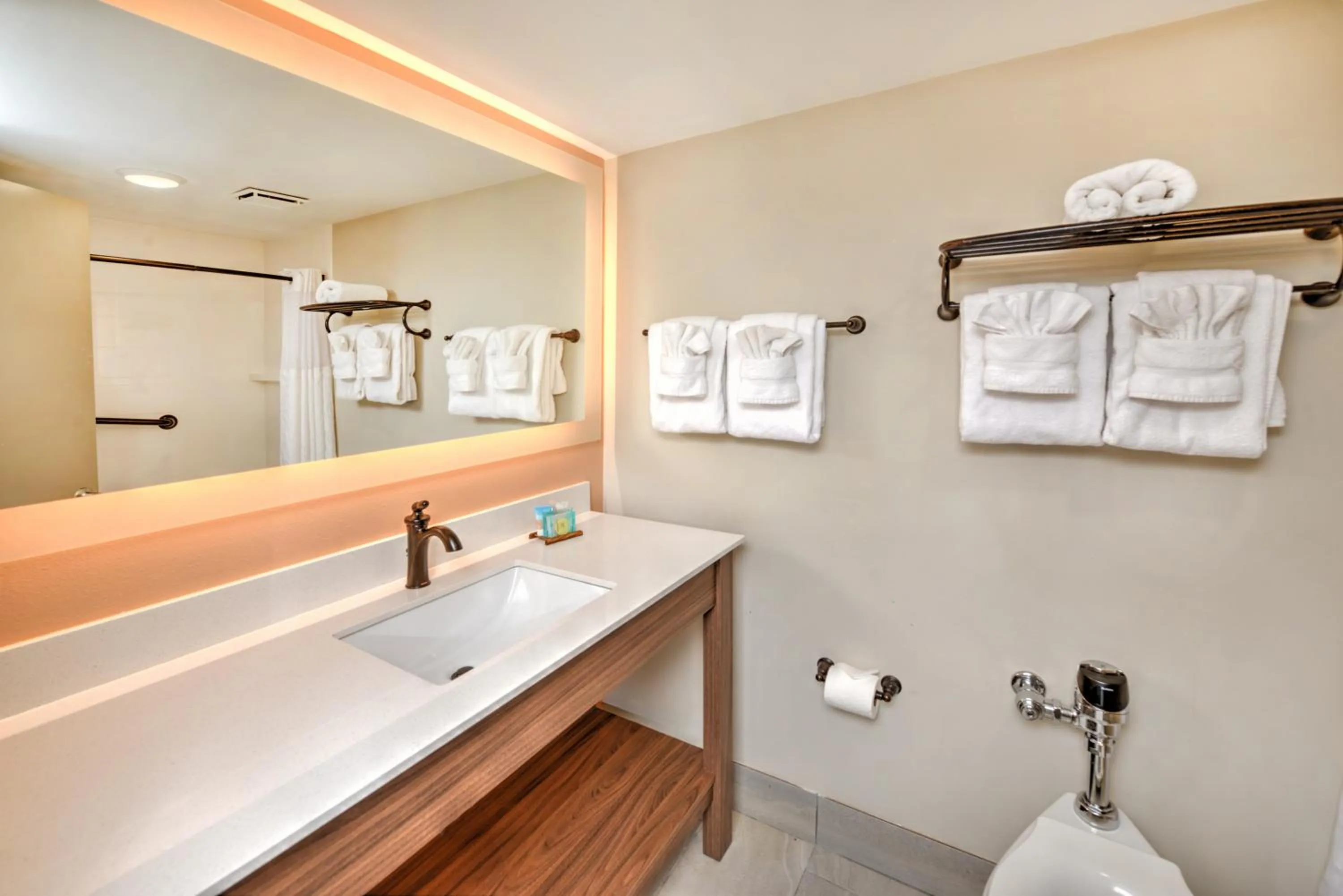 Bahama House - Daytona Beach Shores