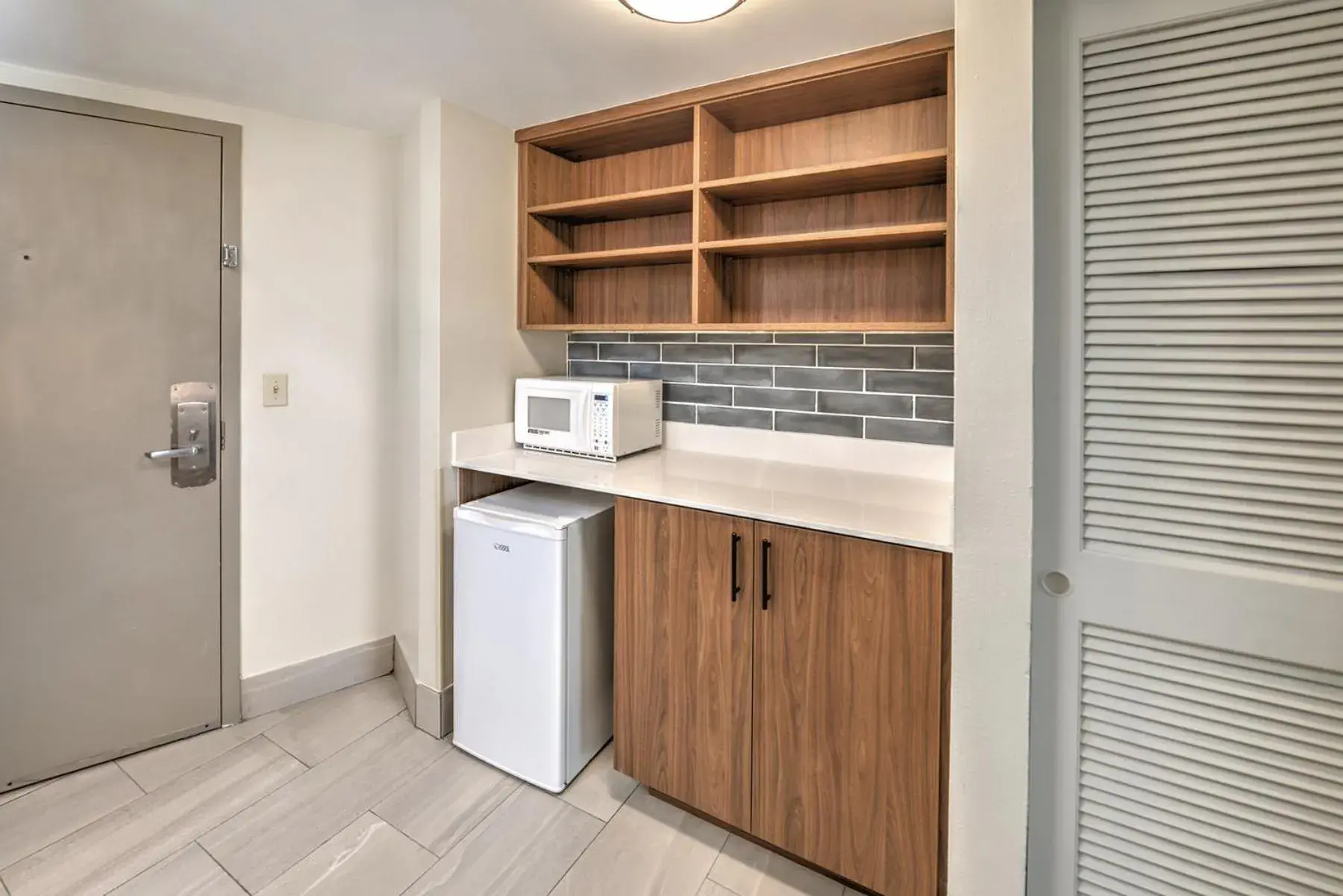 Bahama House - Daytona Beach Shores Bahama House - Daytona Beach Shores