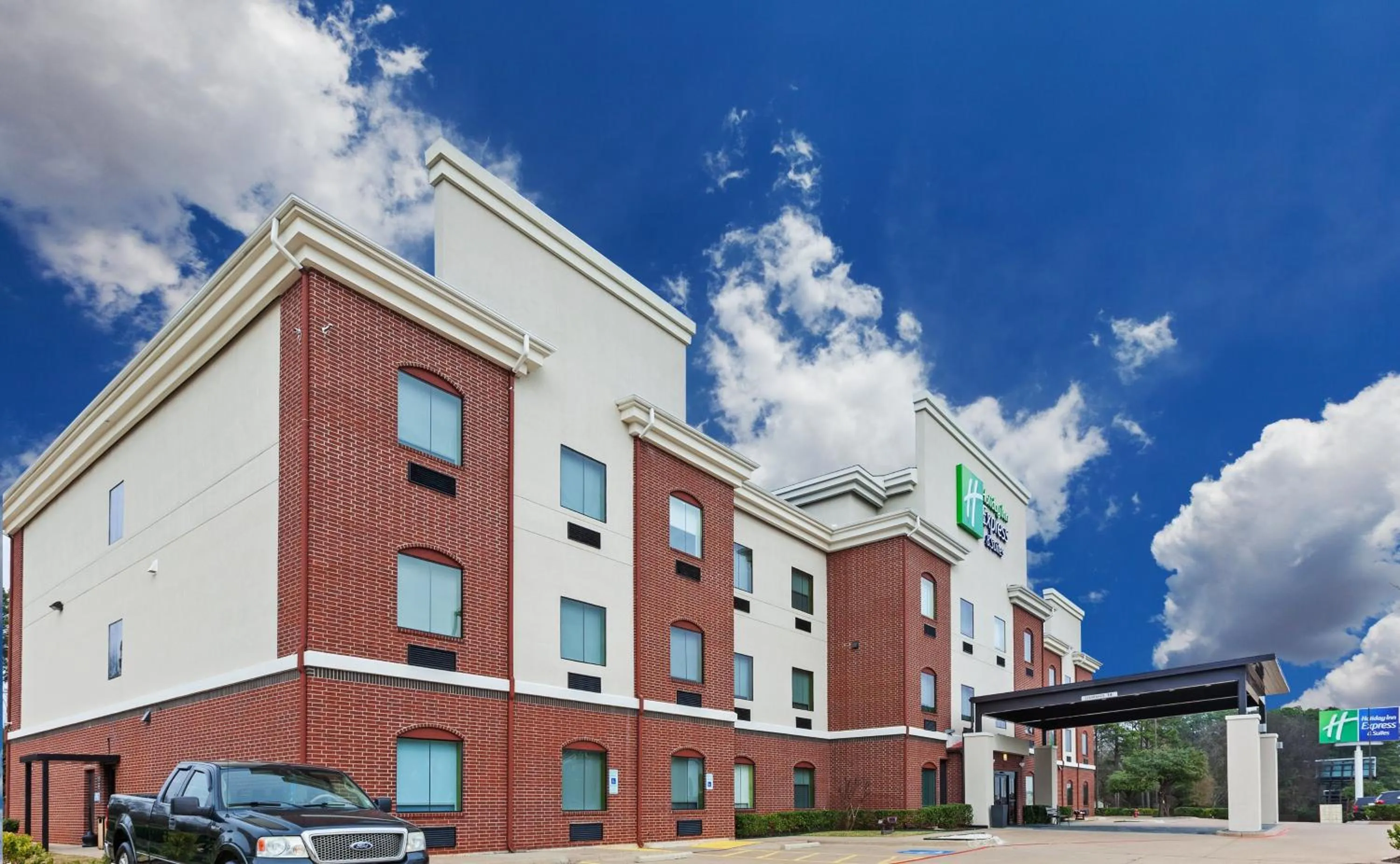Property building in Holiday Inn Express & Suites Longview South I-20 by IHG