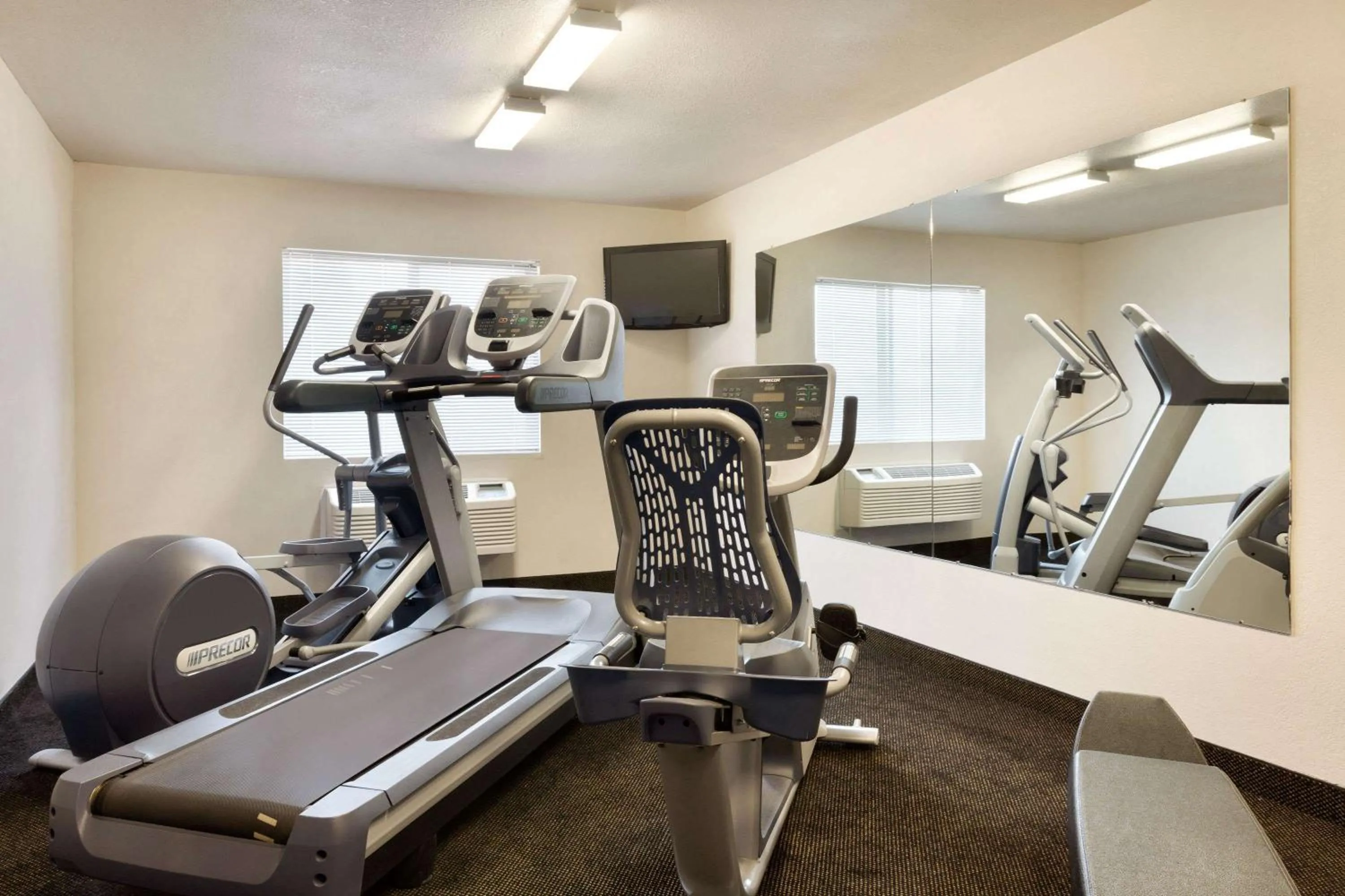 Fitness centre/facilities in Travelodge by Wyndham Jefferson City