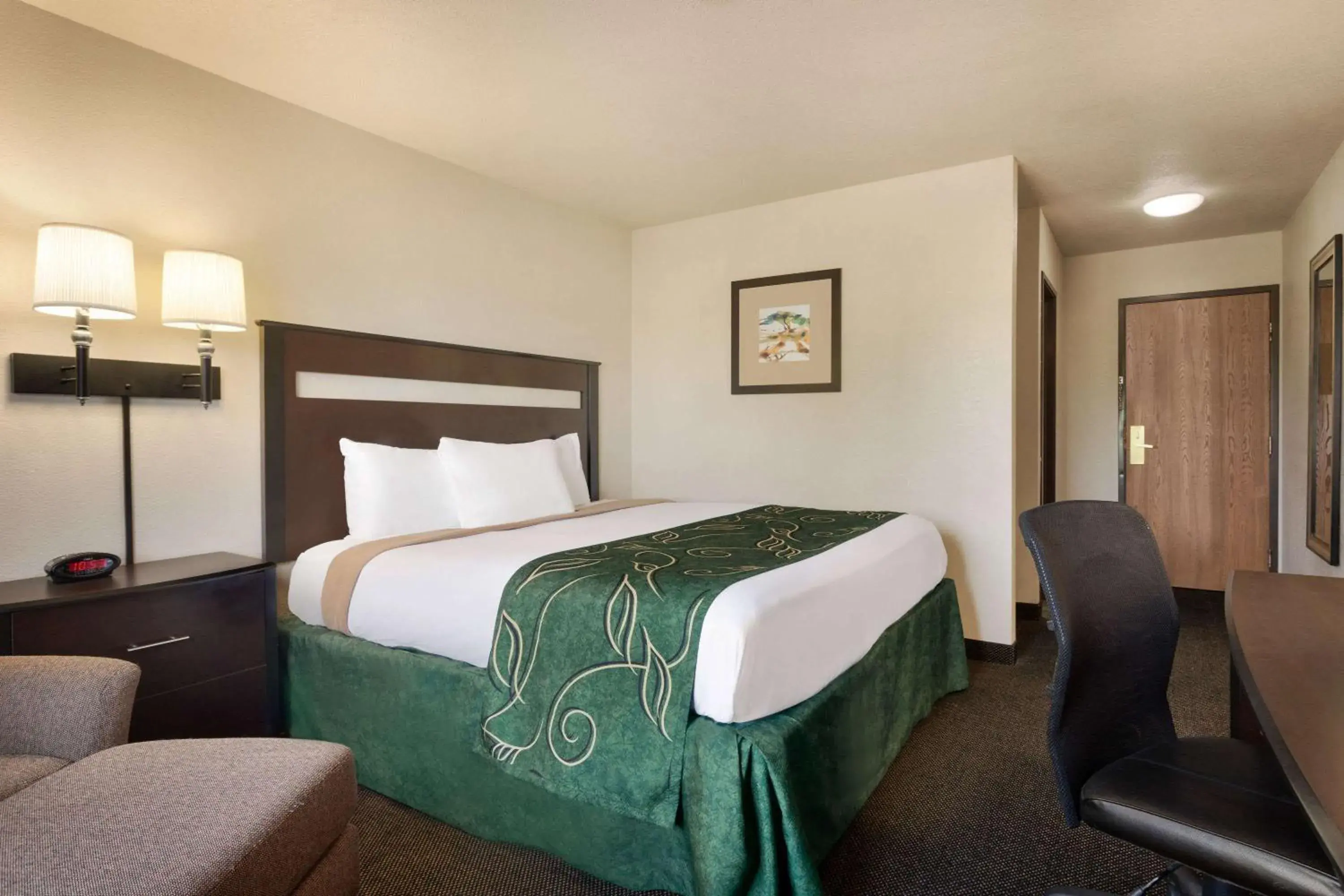 Photo of the whole room, Bed in Travelodge by Wyndham Jefferson City Photo of the whole room, Bed in Travelodge by Wyndham Jefferson City