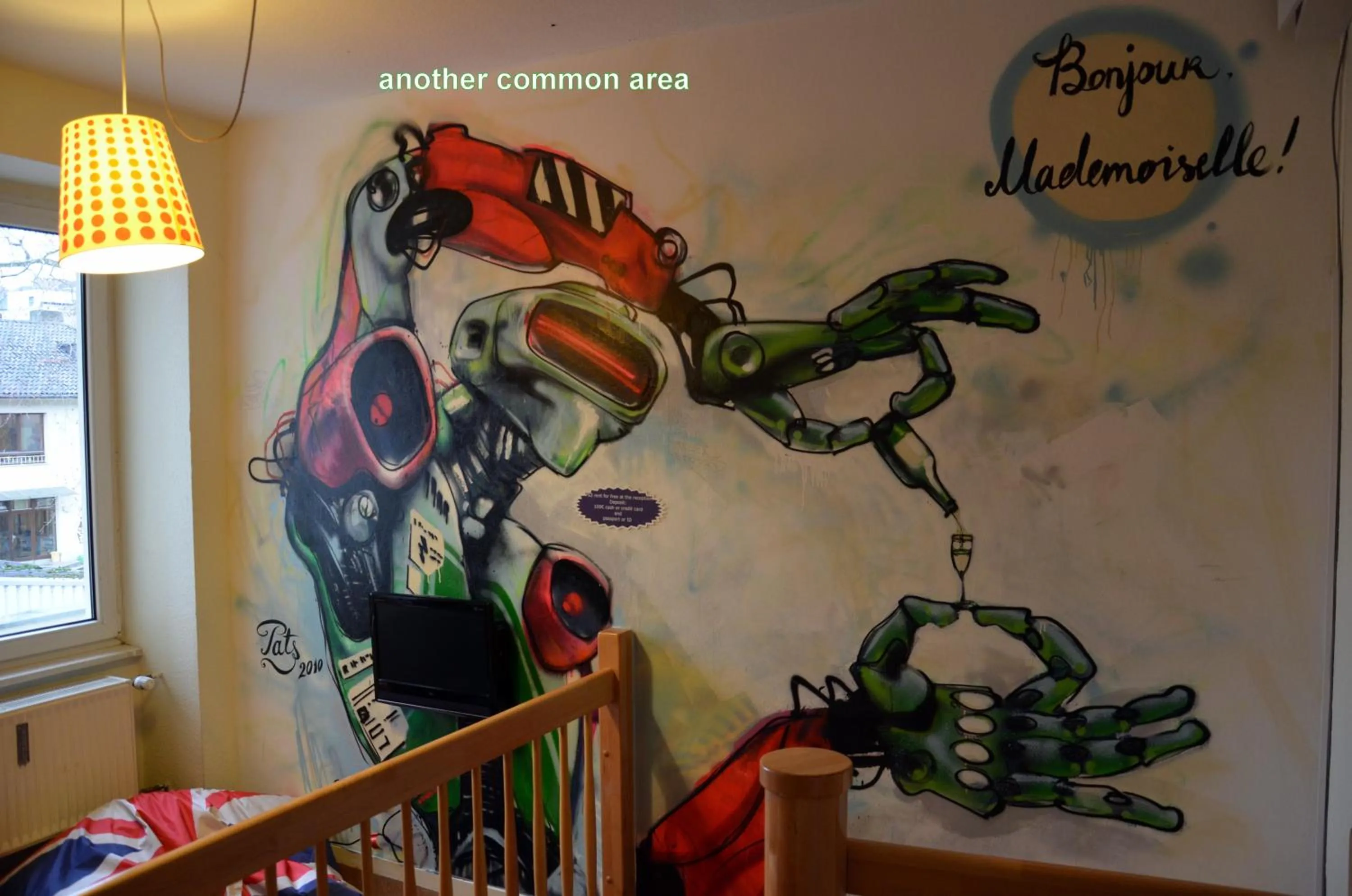 Decorative detail in Backpackers Düsseldorf - SELF CHECK-IN