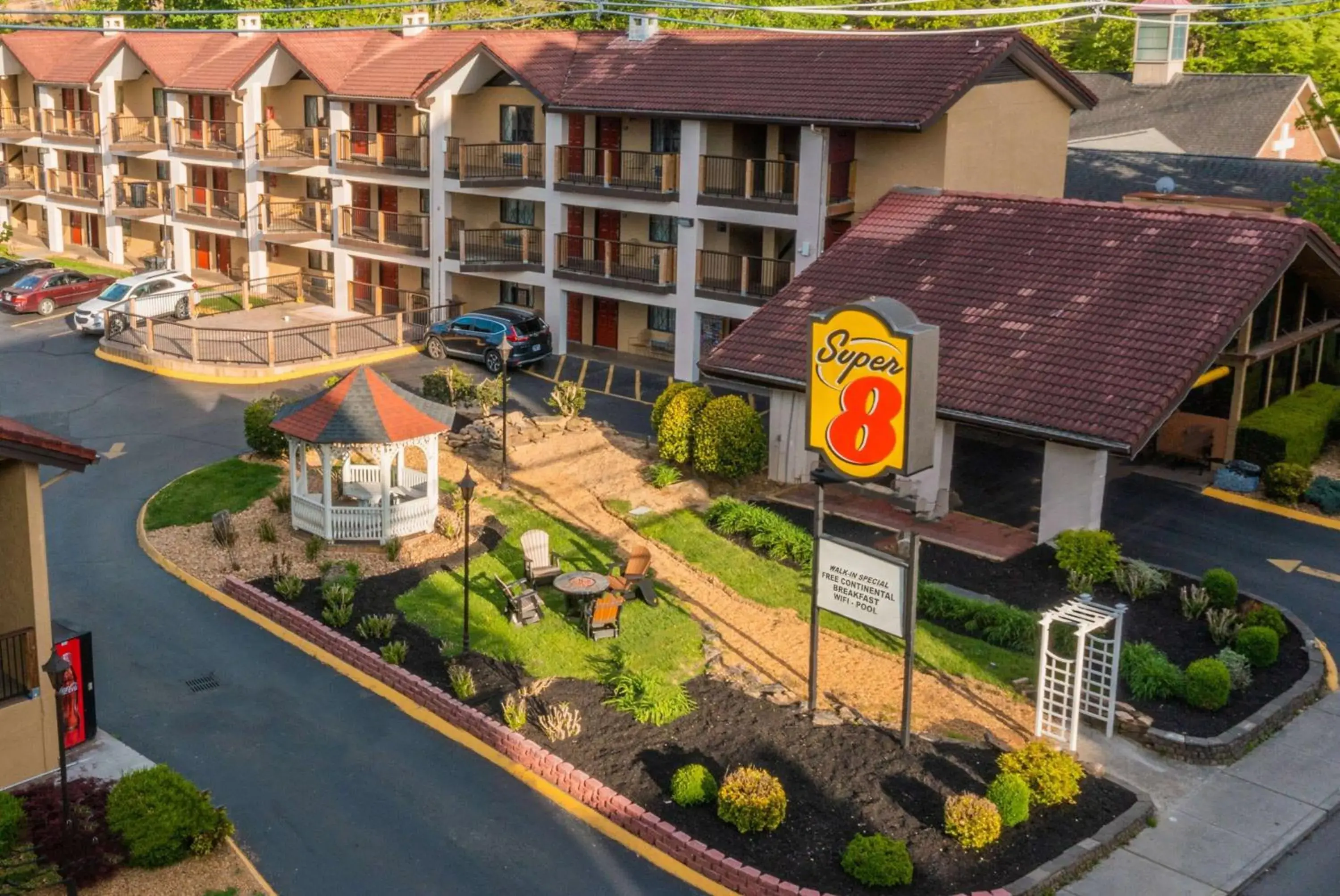 Property building in Super 8 by Wyndham Downtown Gatlinburg at Convention Center Property building in Super 8 by Wyndham Downtown Gatlinburg at Convention Center