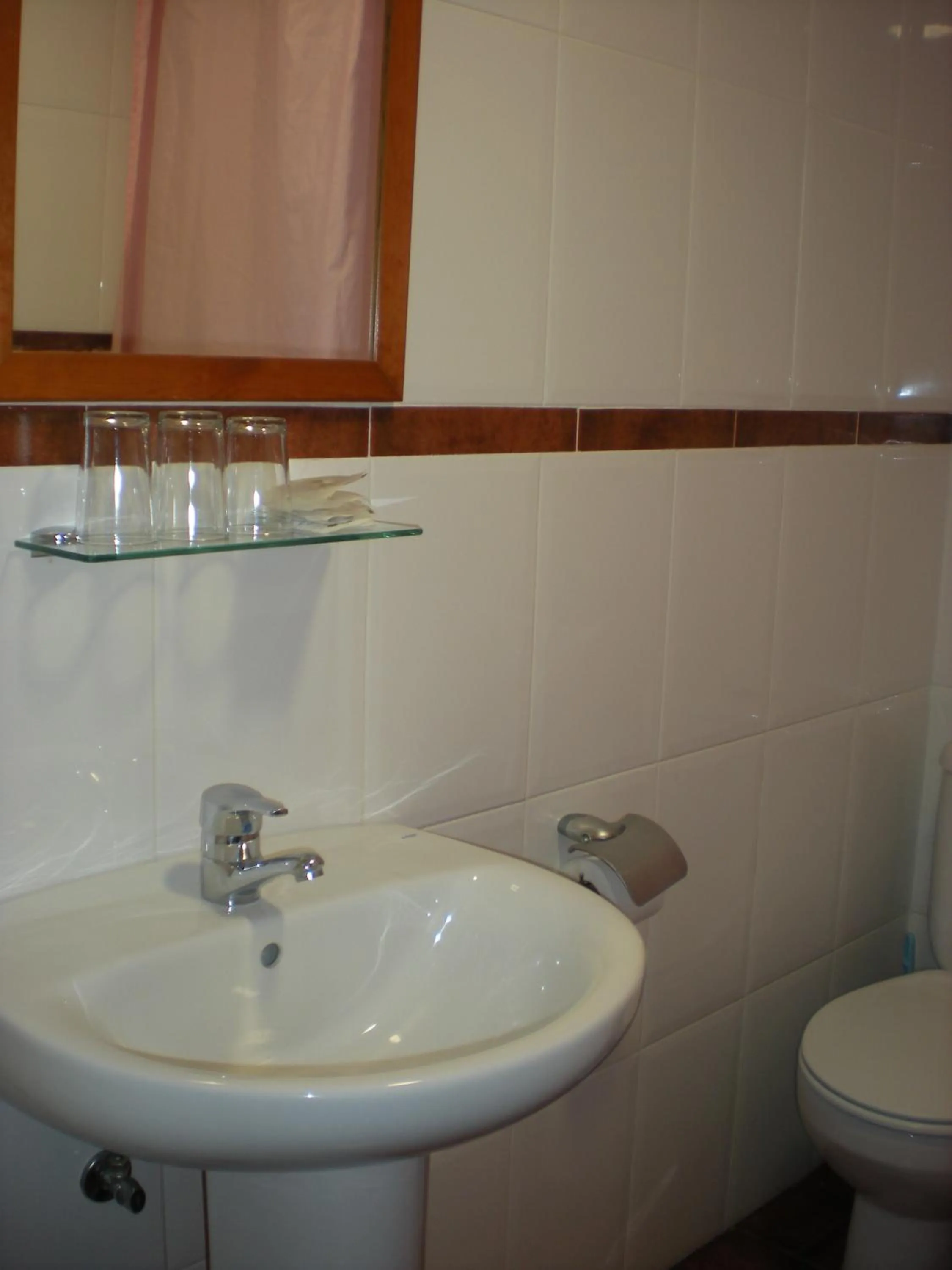 Bathroom in Hostal La Hispanidad