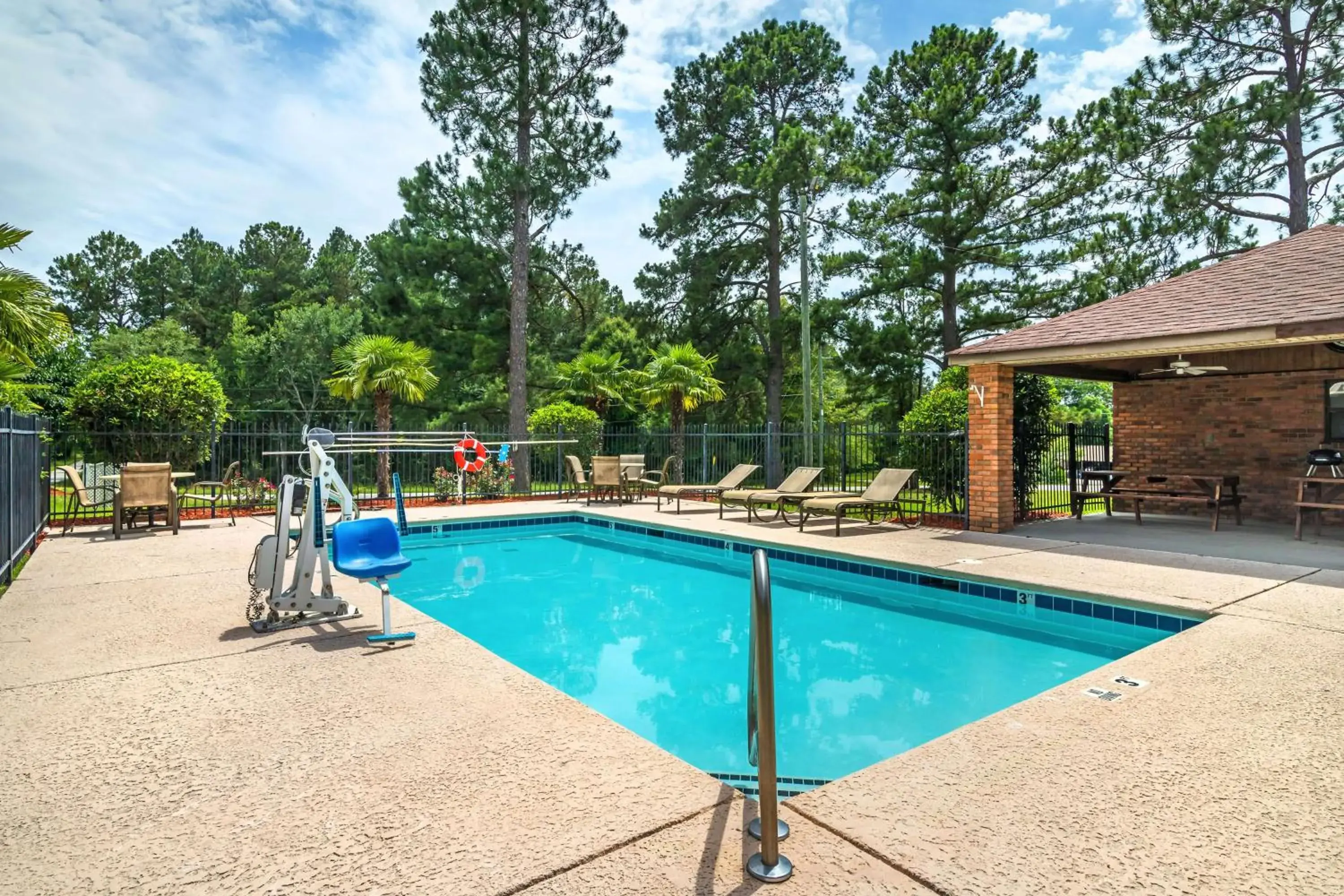 Pool view in Best Western Bradford Inn Pool view in Best Western Bradford Inn