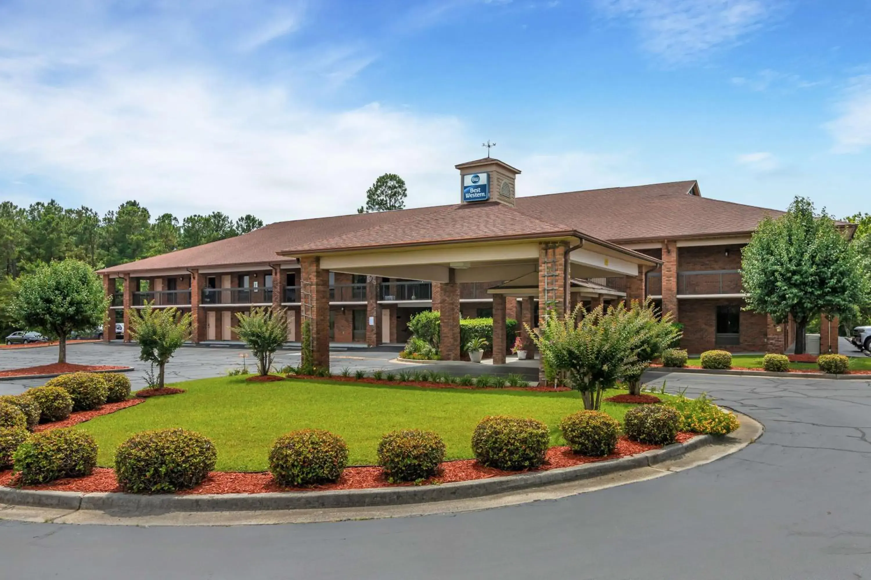 Property building in Best Western Bradford Inn Property building in Best Western Bradford Inn