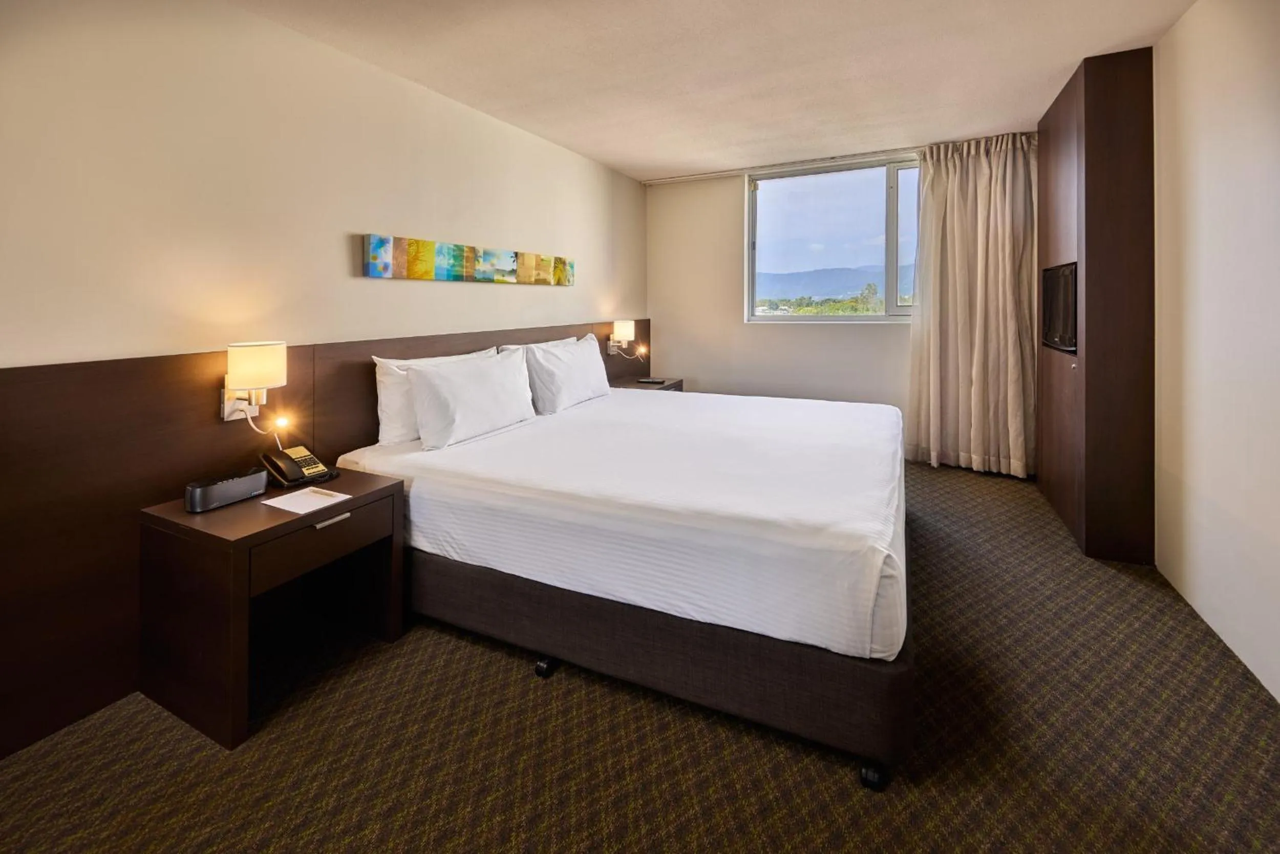 Bedroom, Bed in Cairns Harbourside Hotel