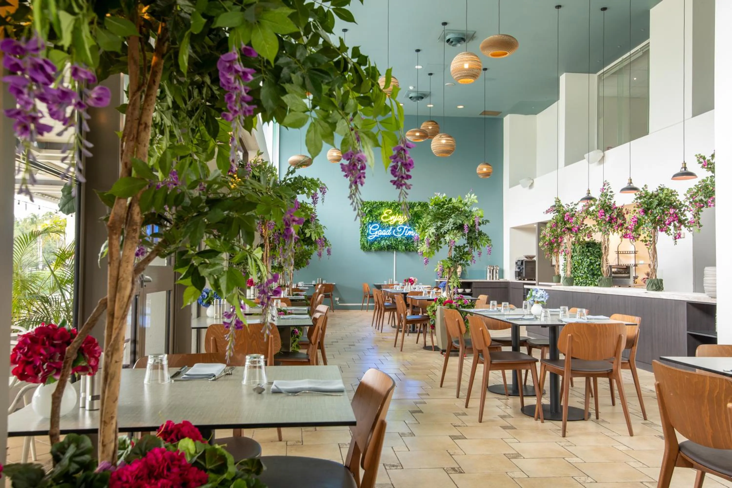 Restaurant/places to eat in Cairns Harbourside Hotel