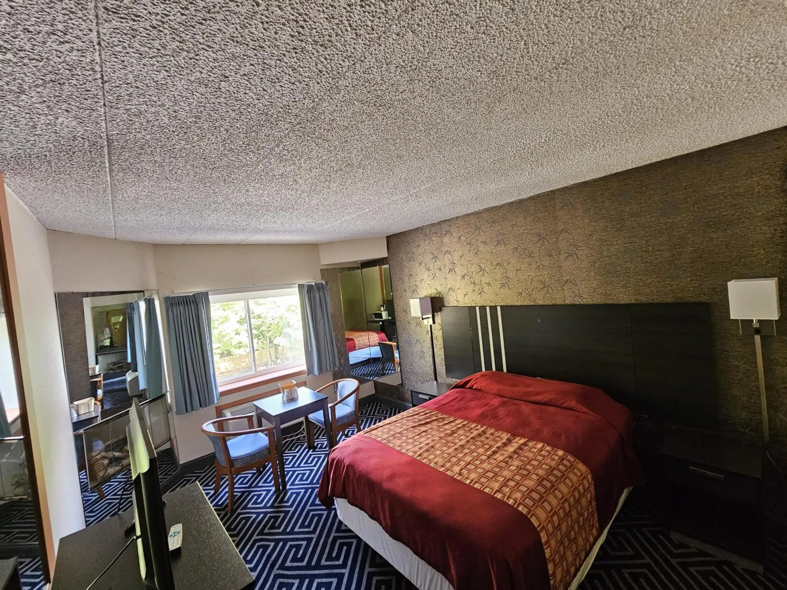 Bed in La Mirage Bed in La Mirage