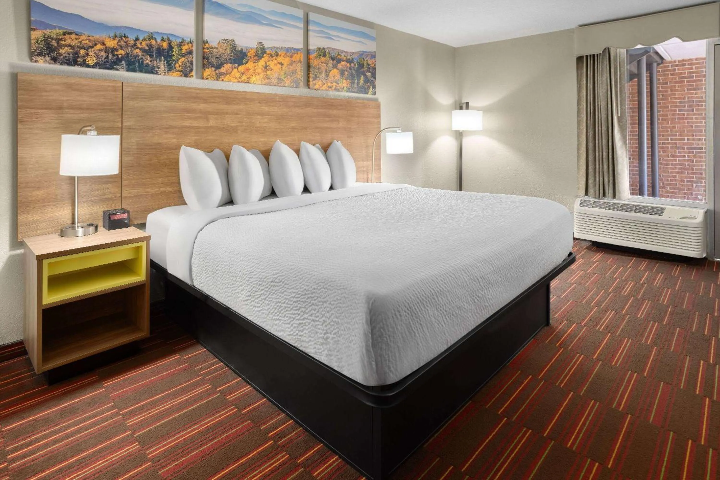 Photo of the whole room, Bed in Days Inn by Wyndham Forsyth