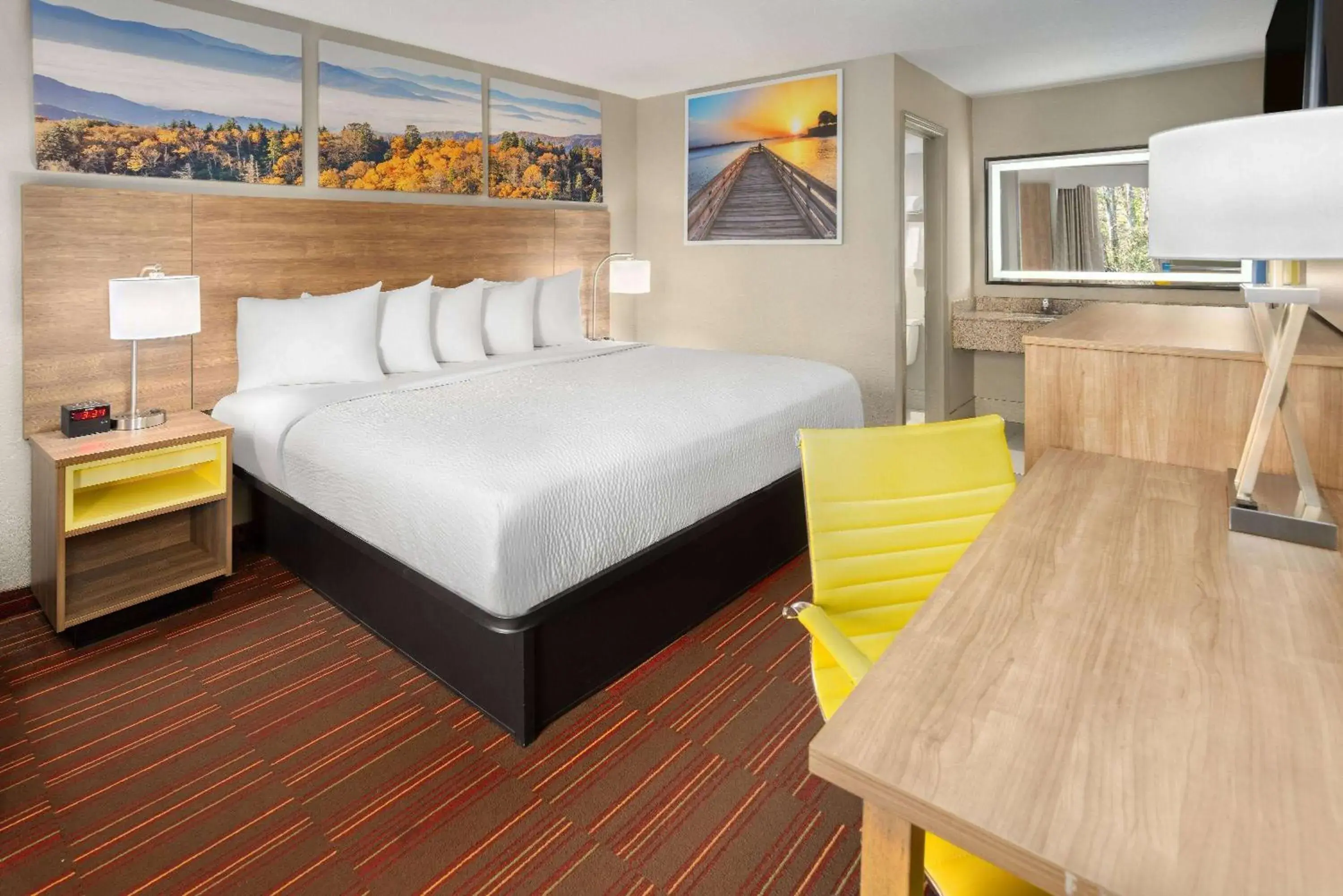 Photo of the whole room, Bed in Days Inn by Wyndham Forsyth Photo of the whole room, Bed in Days Inn by Wyndham Forsyth