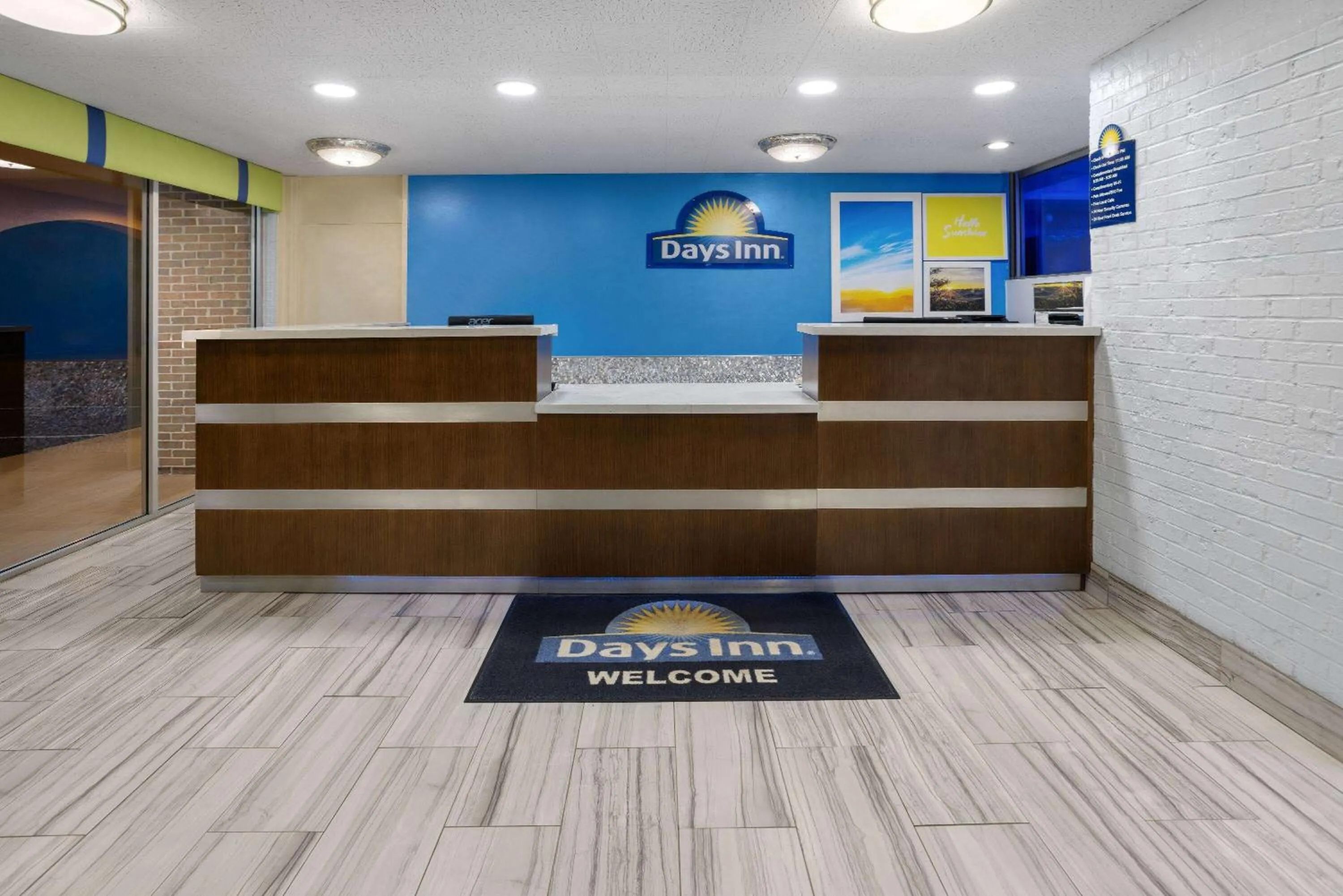 Lobby or reception in Days Inn by Wyndham Forsyth