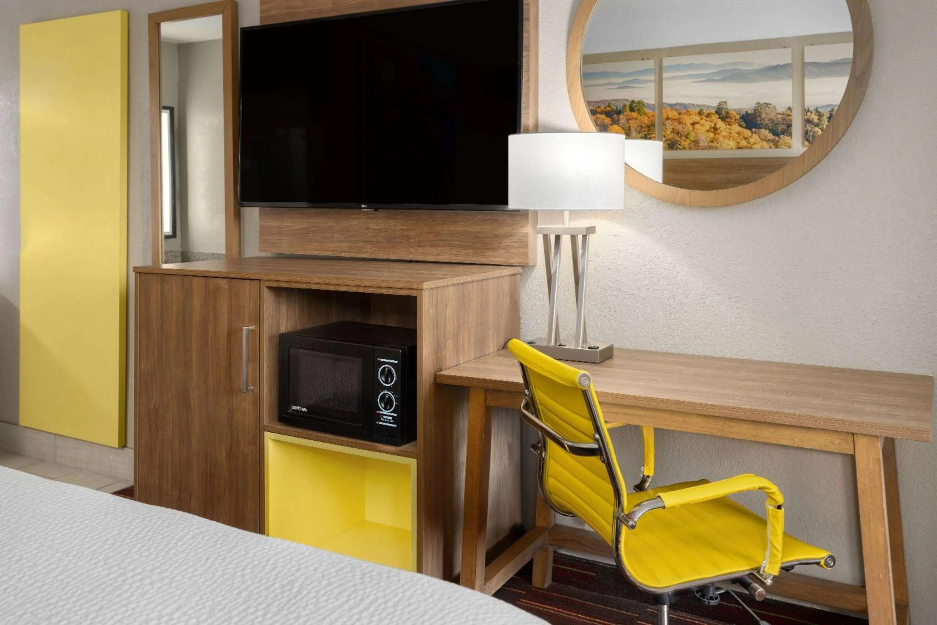 Photo of the whole room, Bed in Days Inn by Wyndham Forsyth