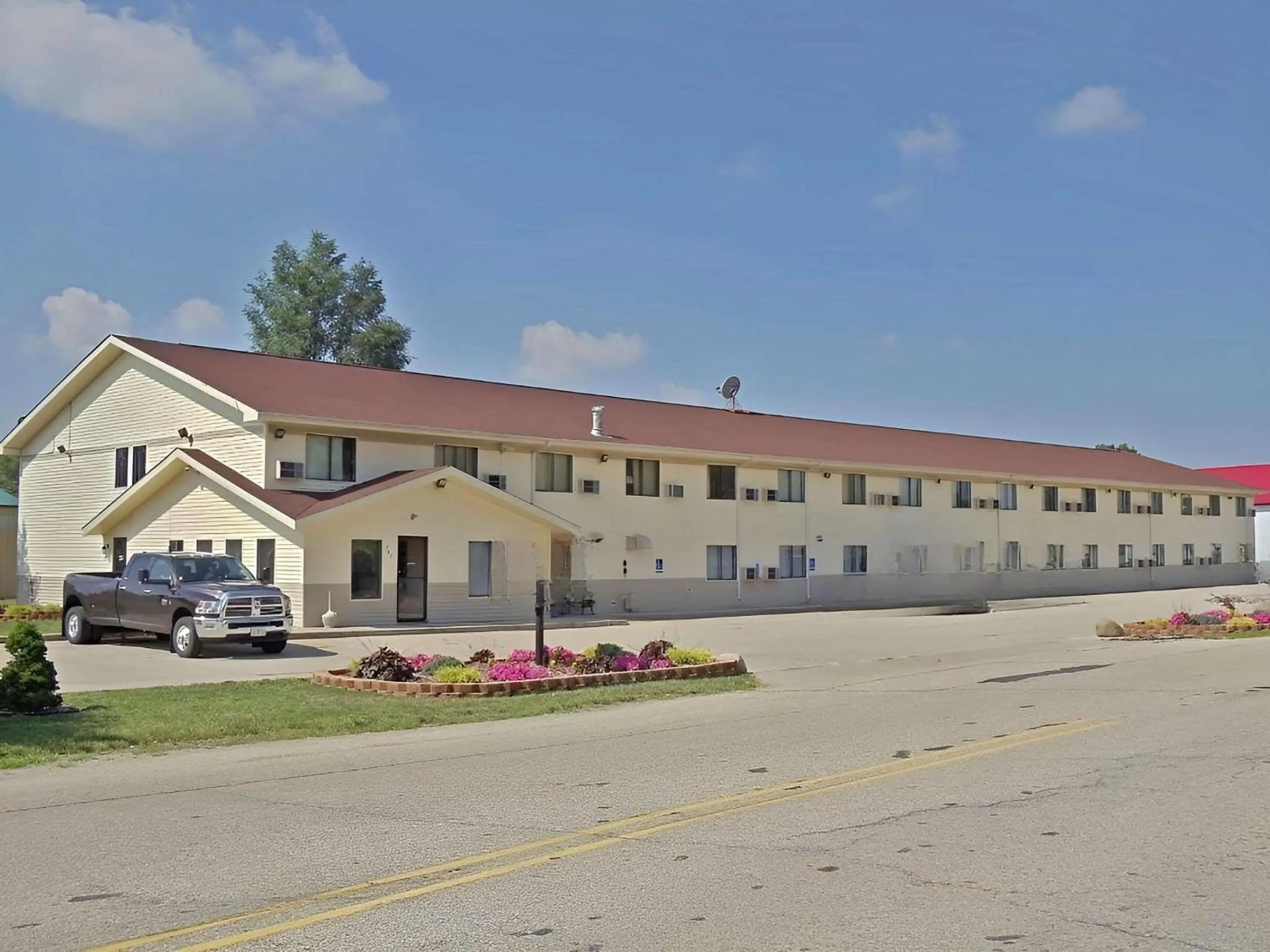 Property building in Rodeway Inn Elkhart